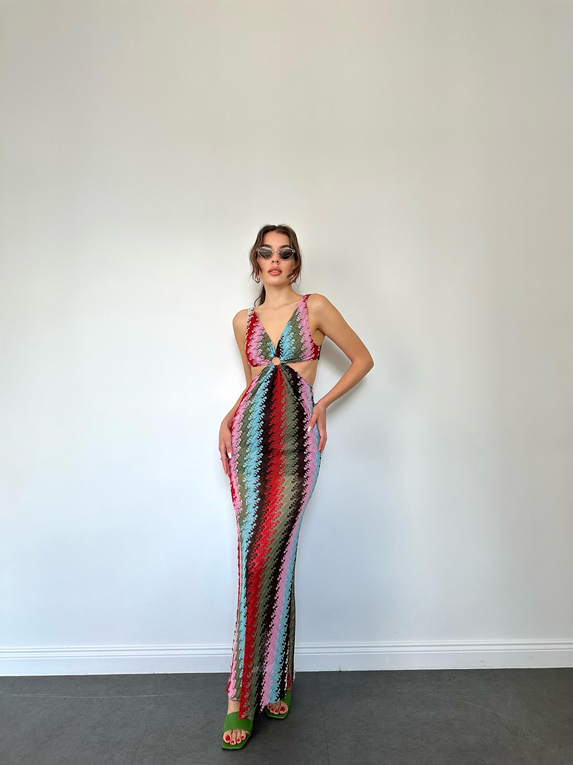 Renkli Astarlı Yanları Dekolte Detaylı Elbise