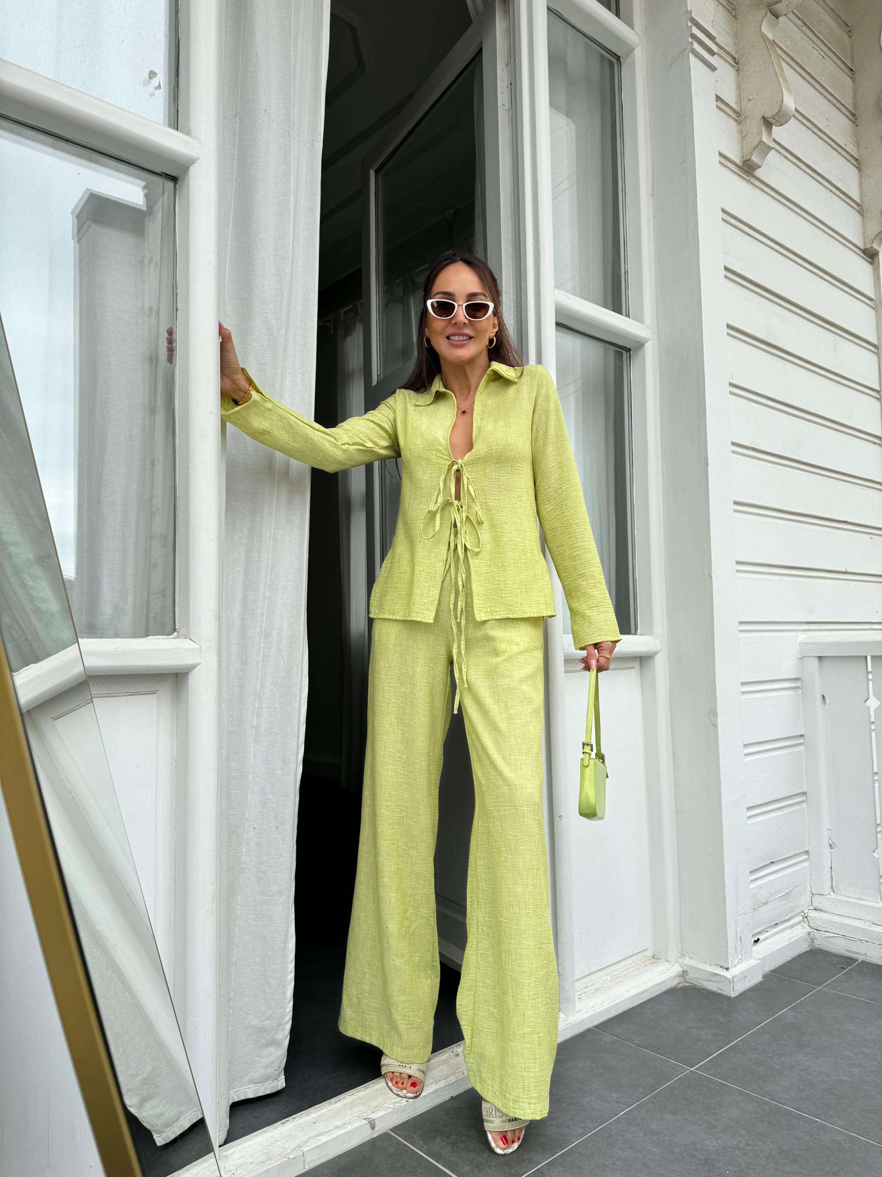 Sarı Bağlamalı Gömlek Takım