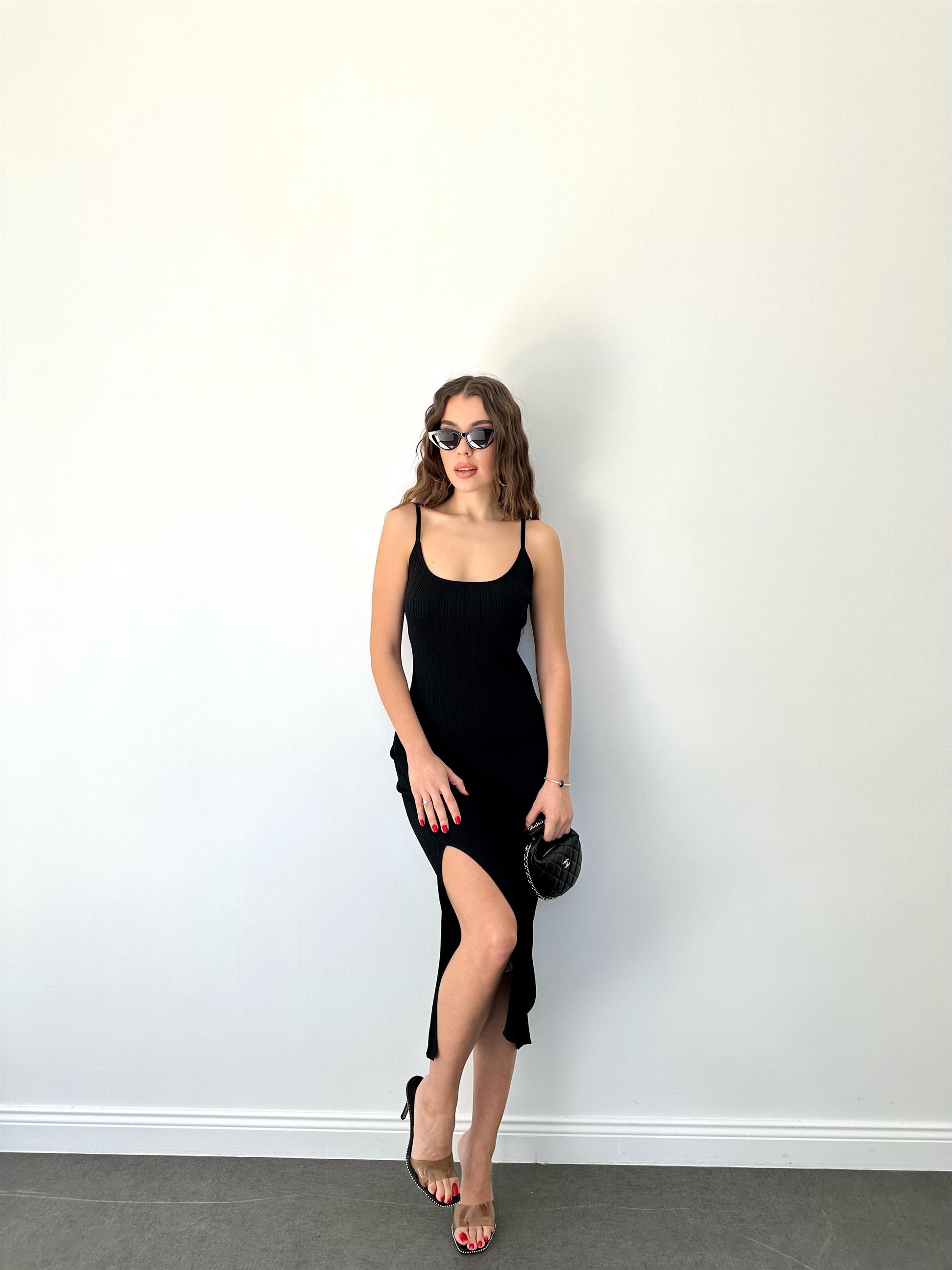 Siyah Askılı Elbise