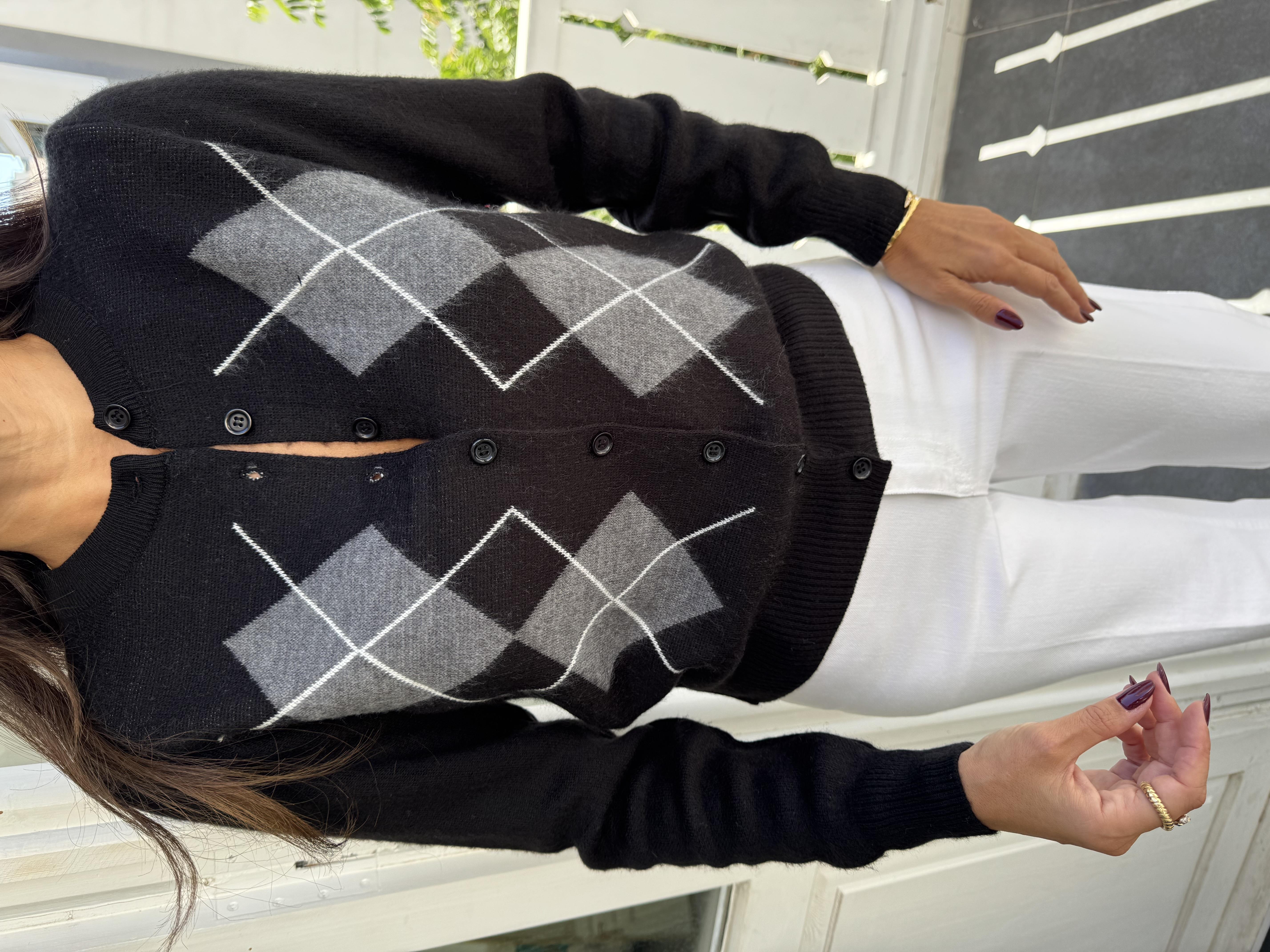 Siyah Baklavalı Triko Hırka