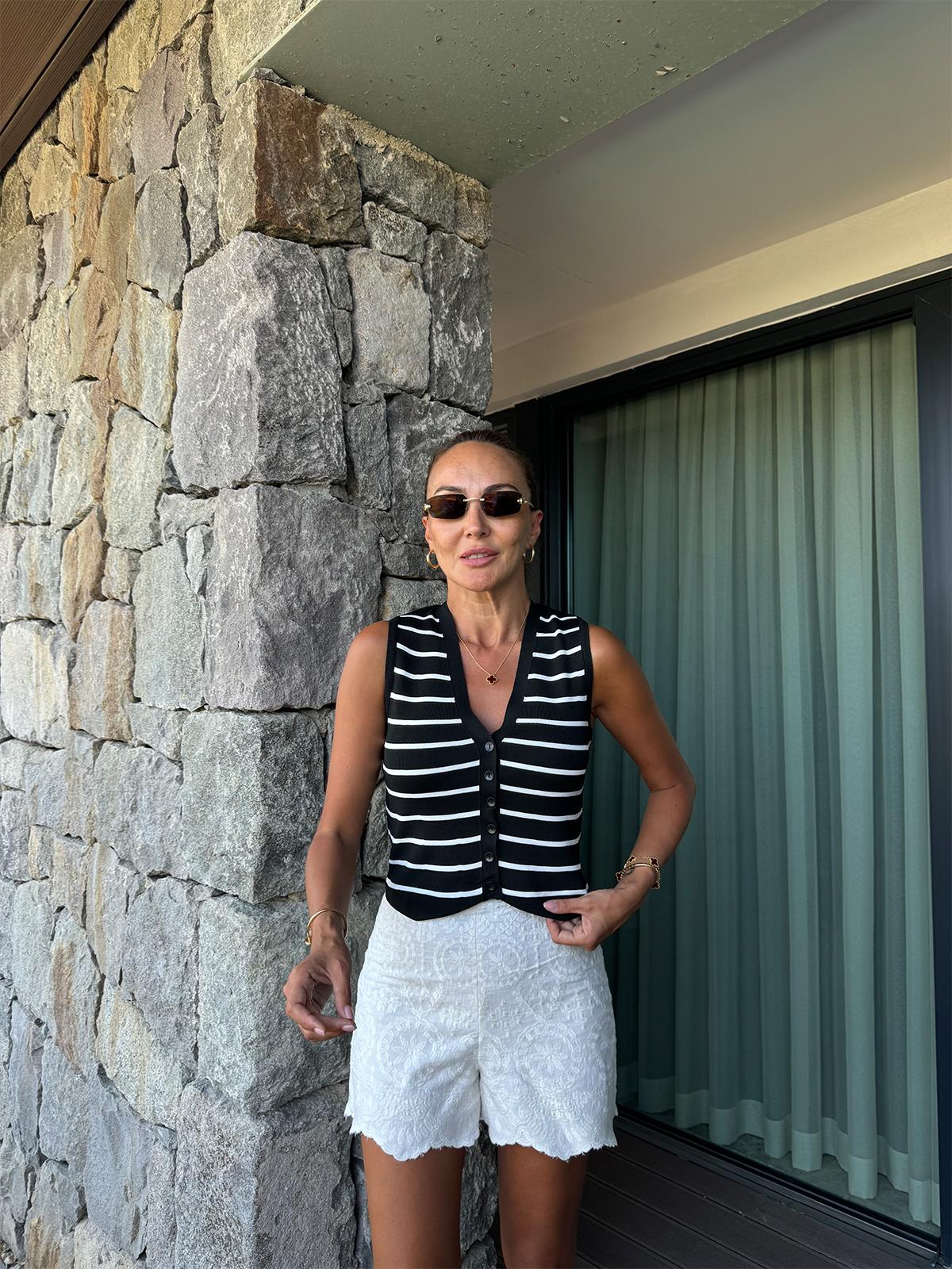 Siyah-Beyaz Çizgili Yelek