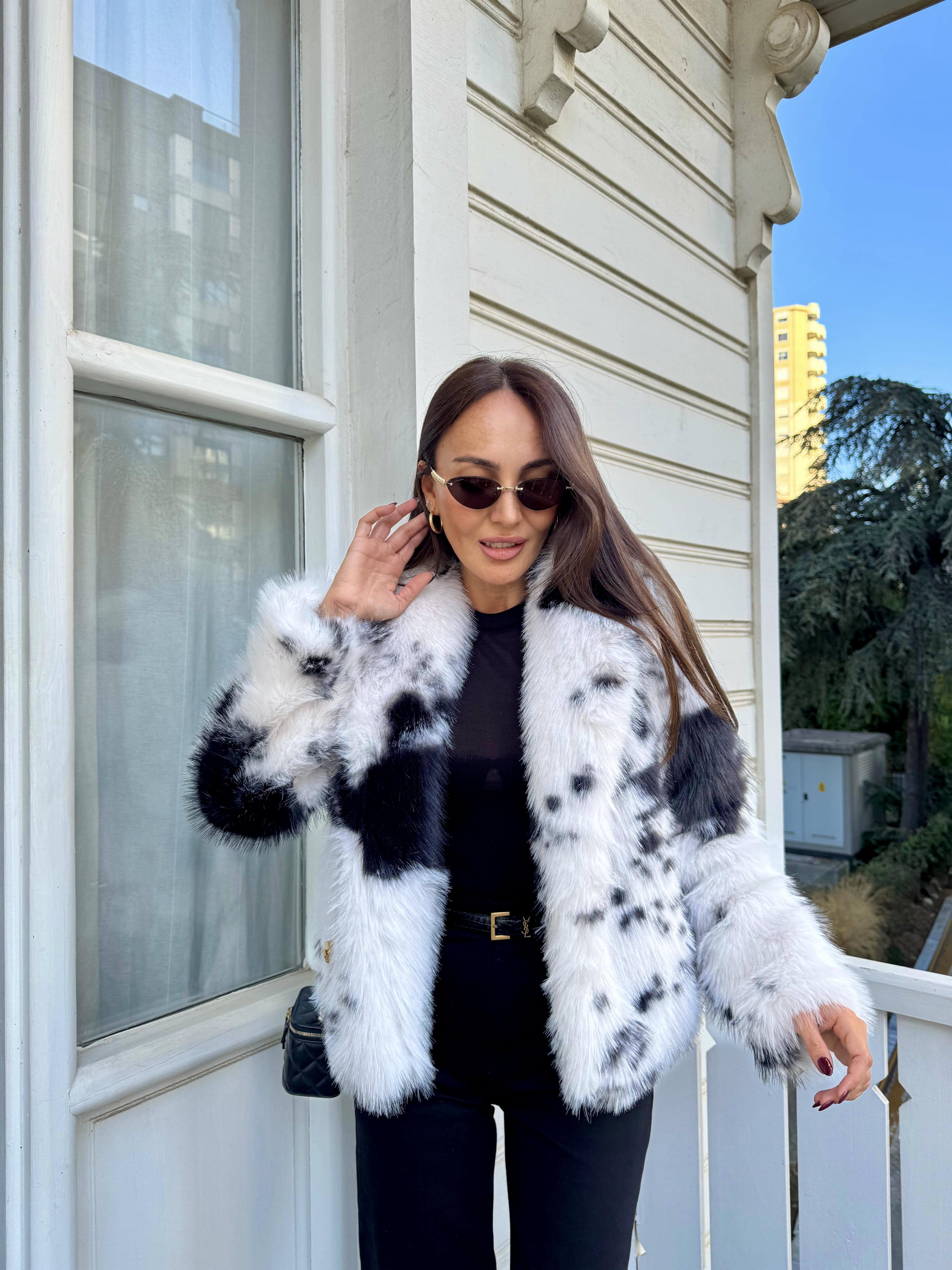 Siyah-Beyaz Desenli Kürk Ceket