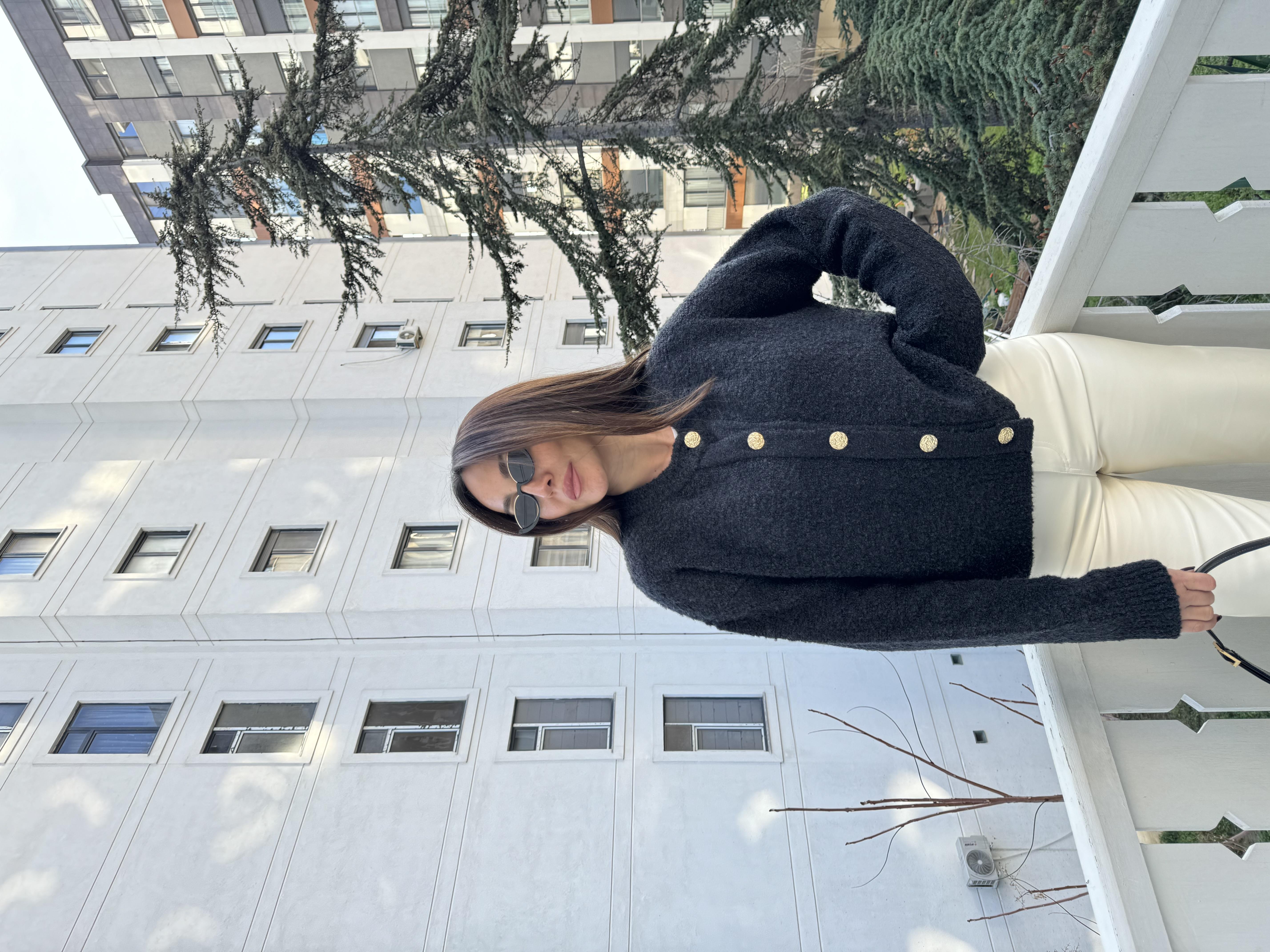 Siyah Bisiklet Yaka Düğmeli Buklet Triko Hırka