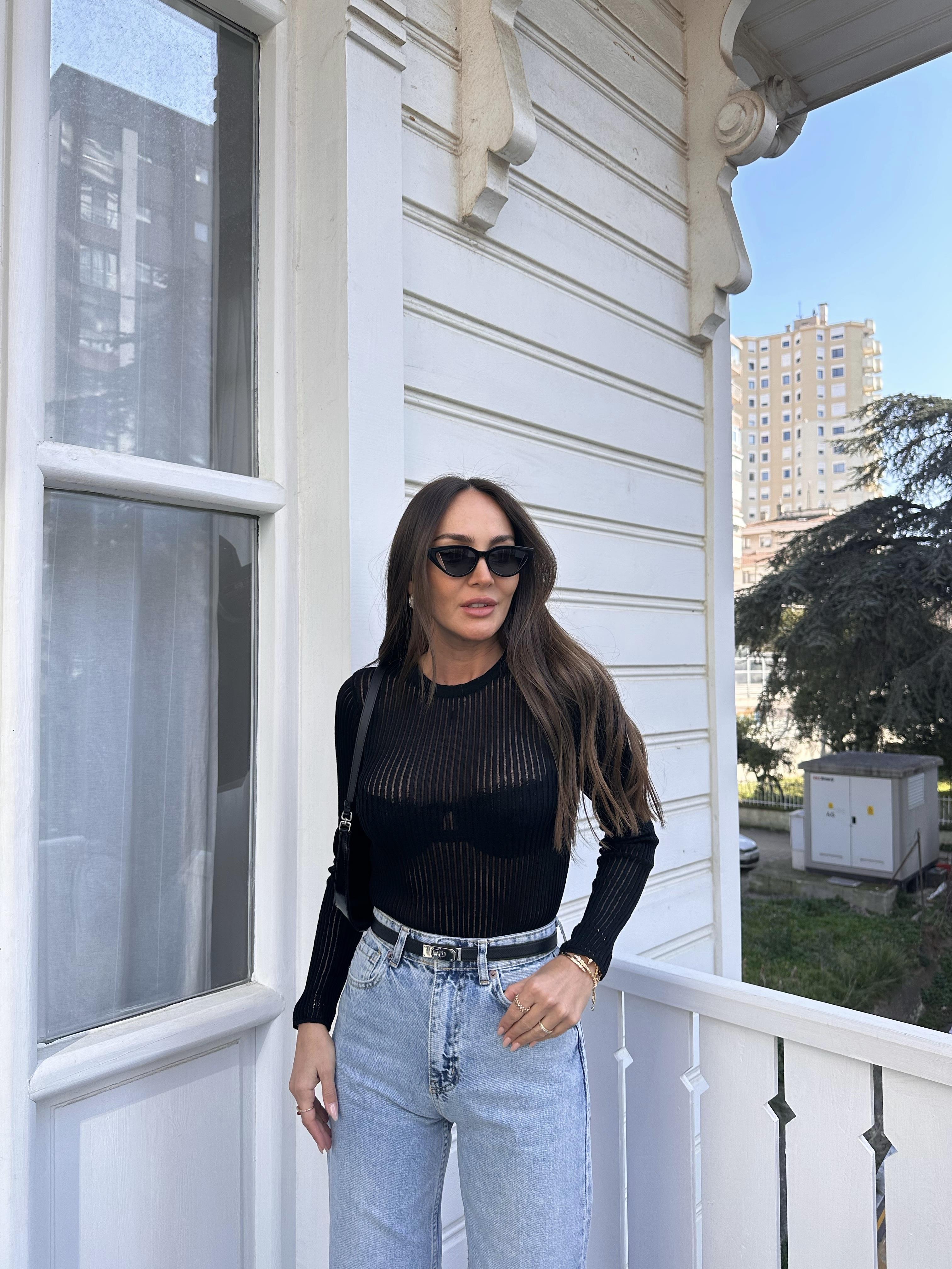 Siyah Bisiklet Yaka Transparan Triko