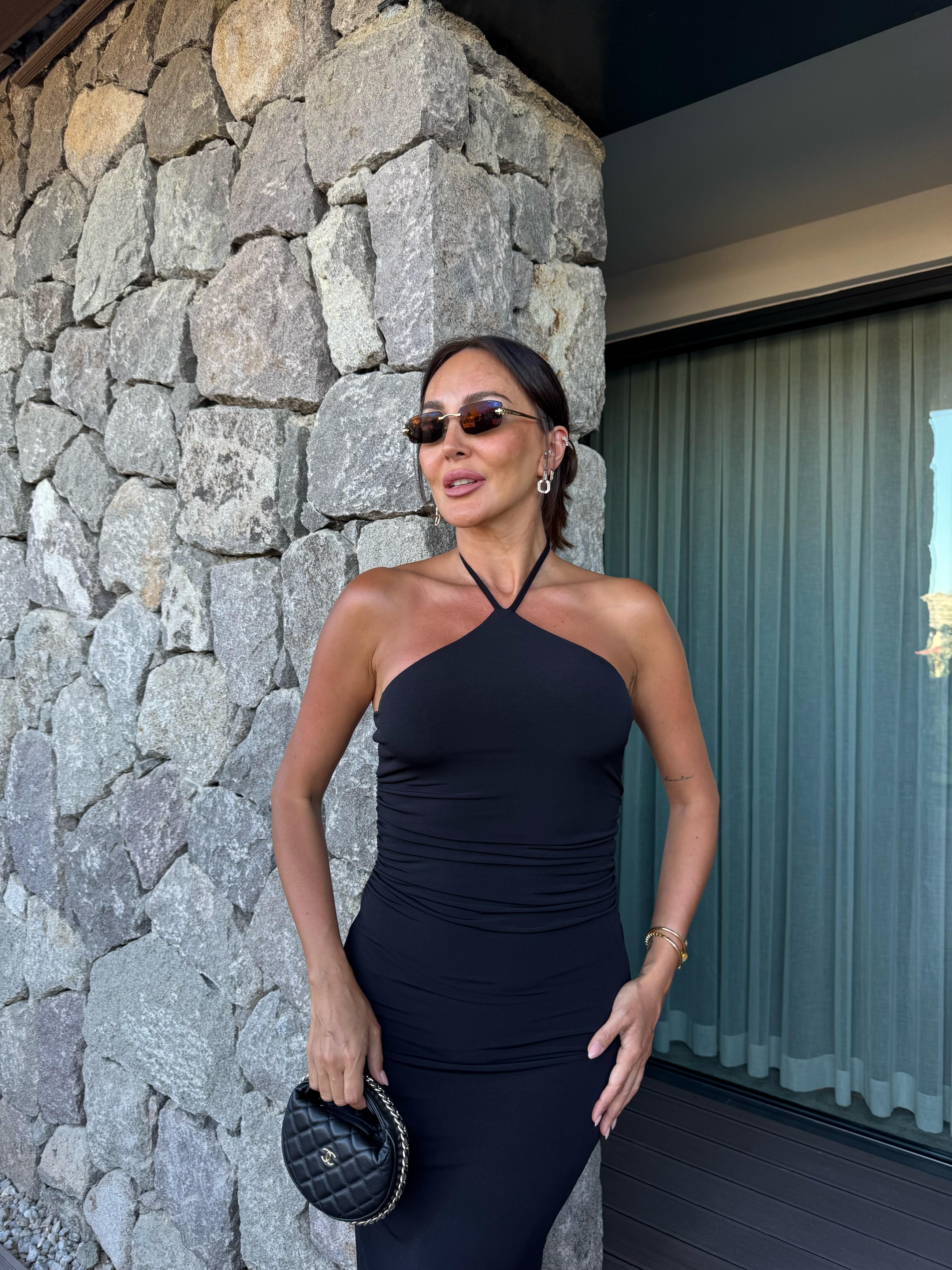 Siyah Boyundan Bağlamalı Yırtmaçlı Elbise