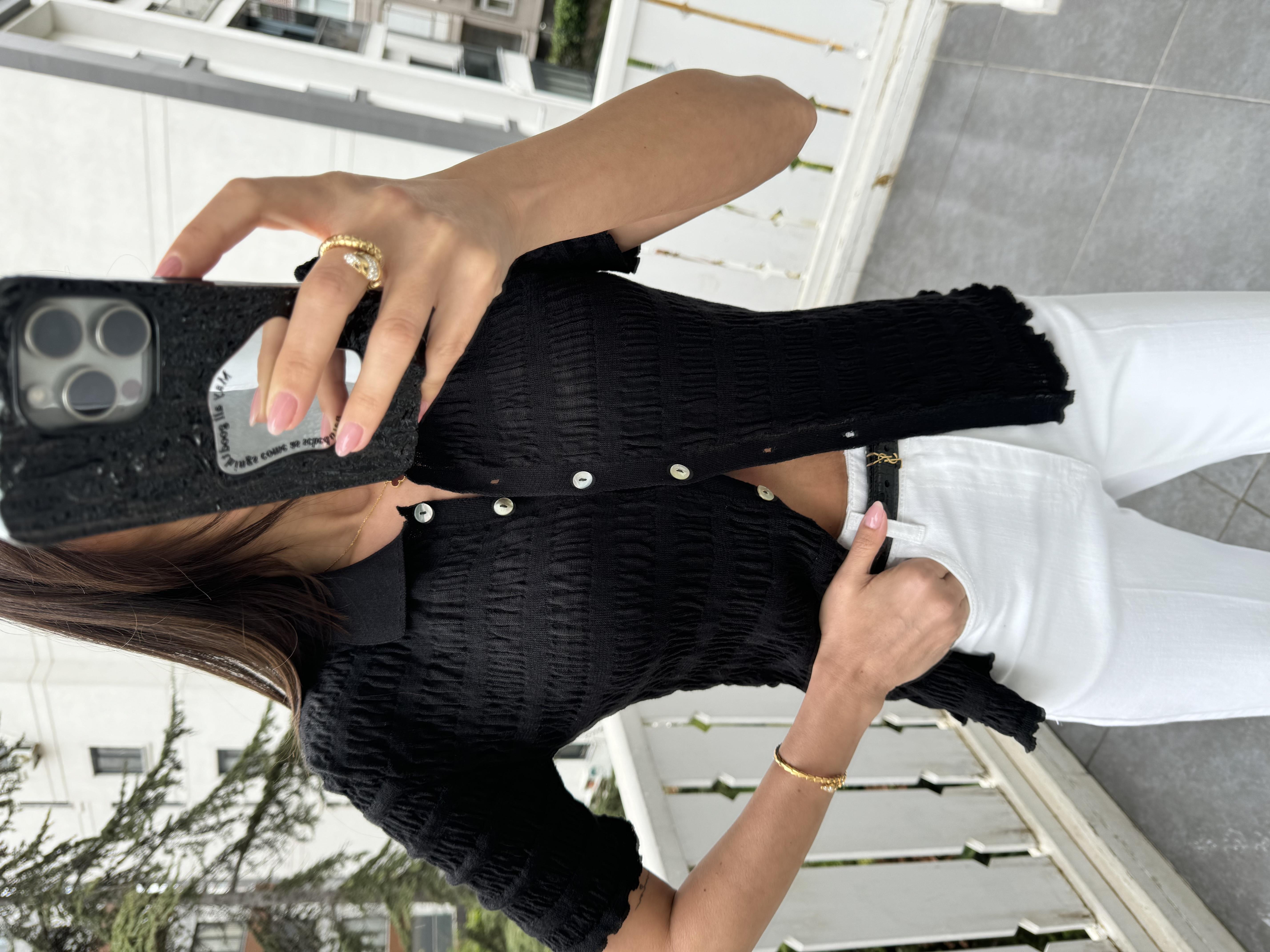 Siyah Büzgülü Düğmeli İnce Triko Hırka