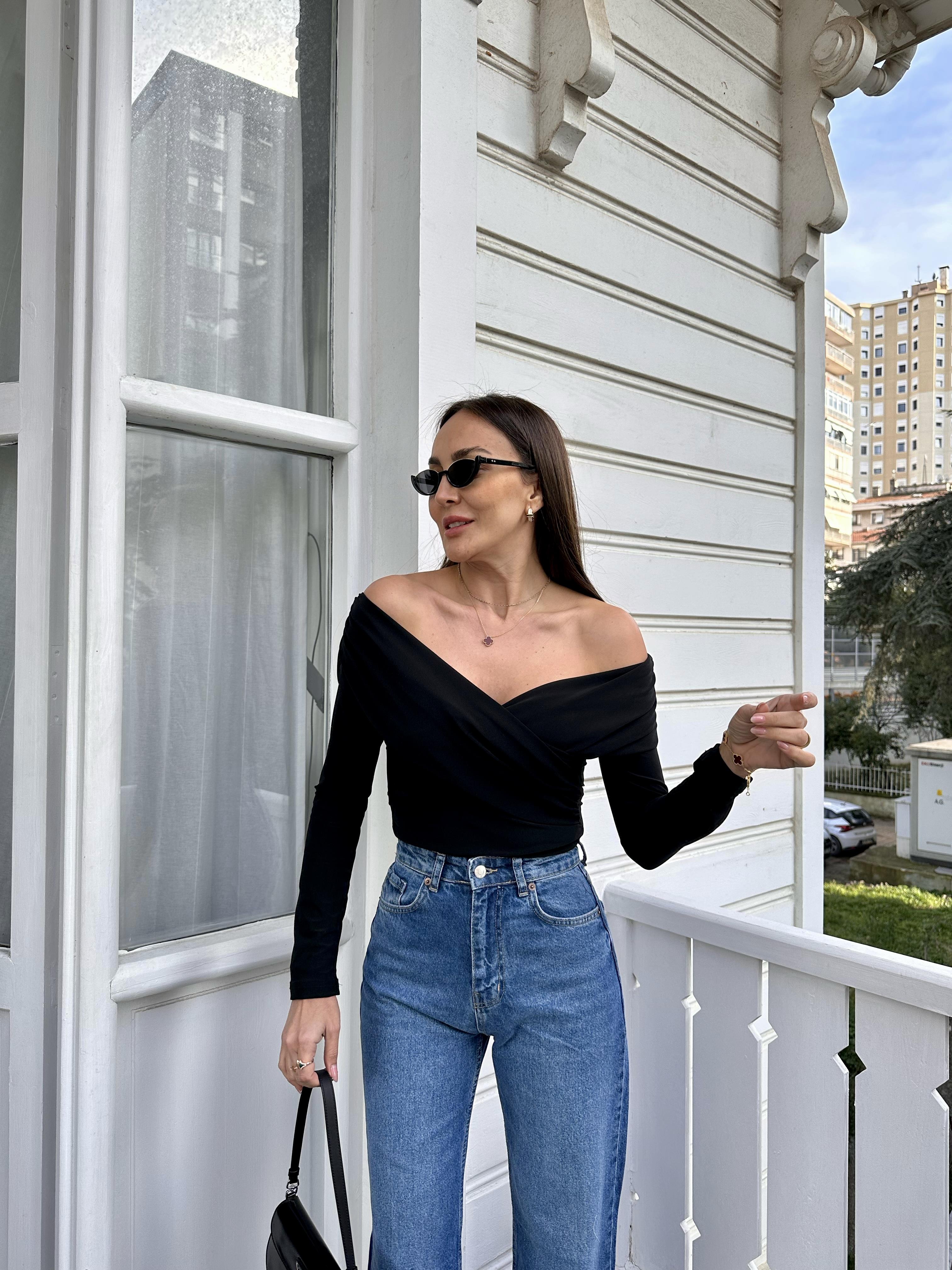 Siyah Çapraz Yaka Omuz Açık Bluz