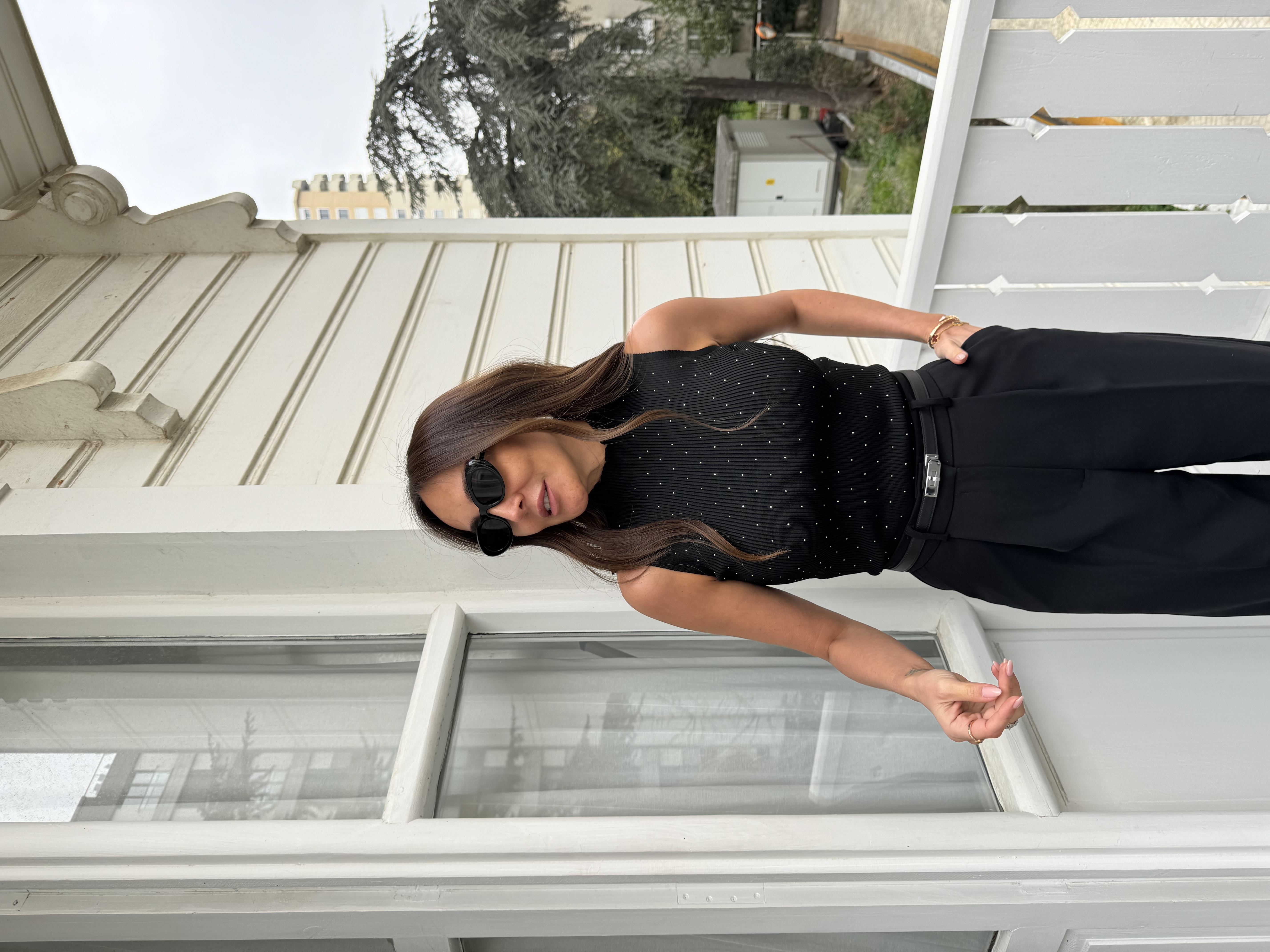 Siyah Dağınık Taşlı Atlet