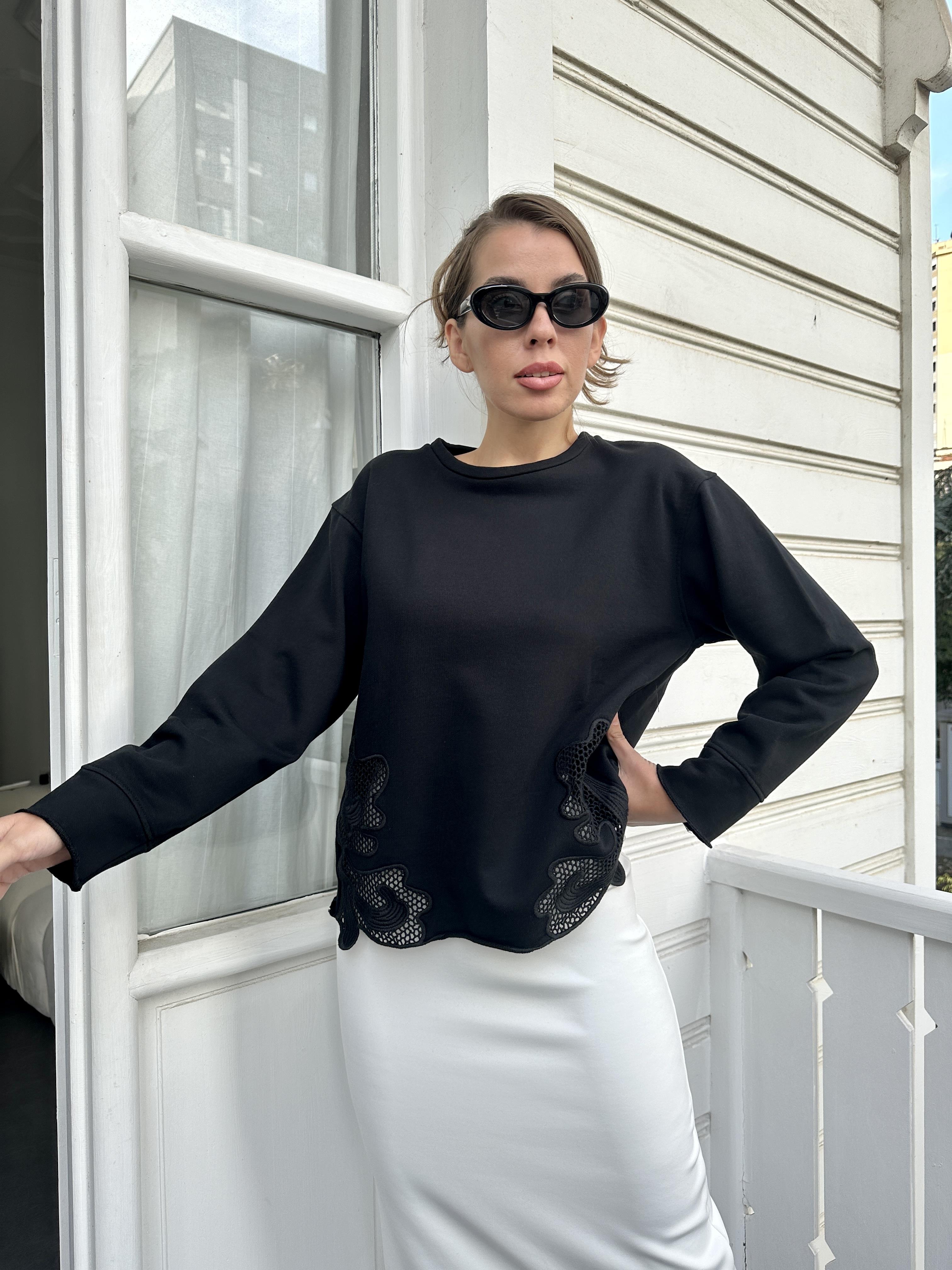 Siyah Dantel Tasarımlı Sweatshirt