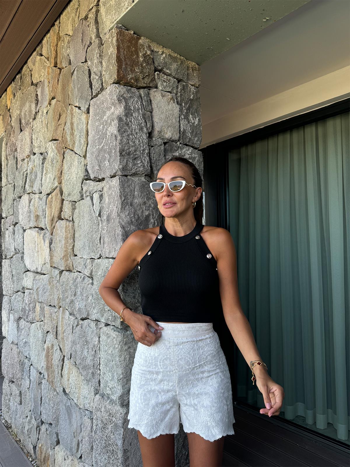 Siyah Düğmeli Crop