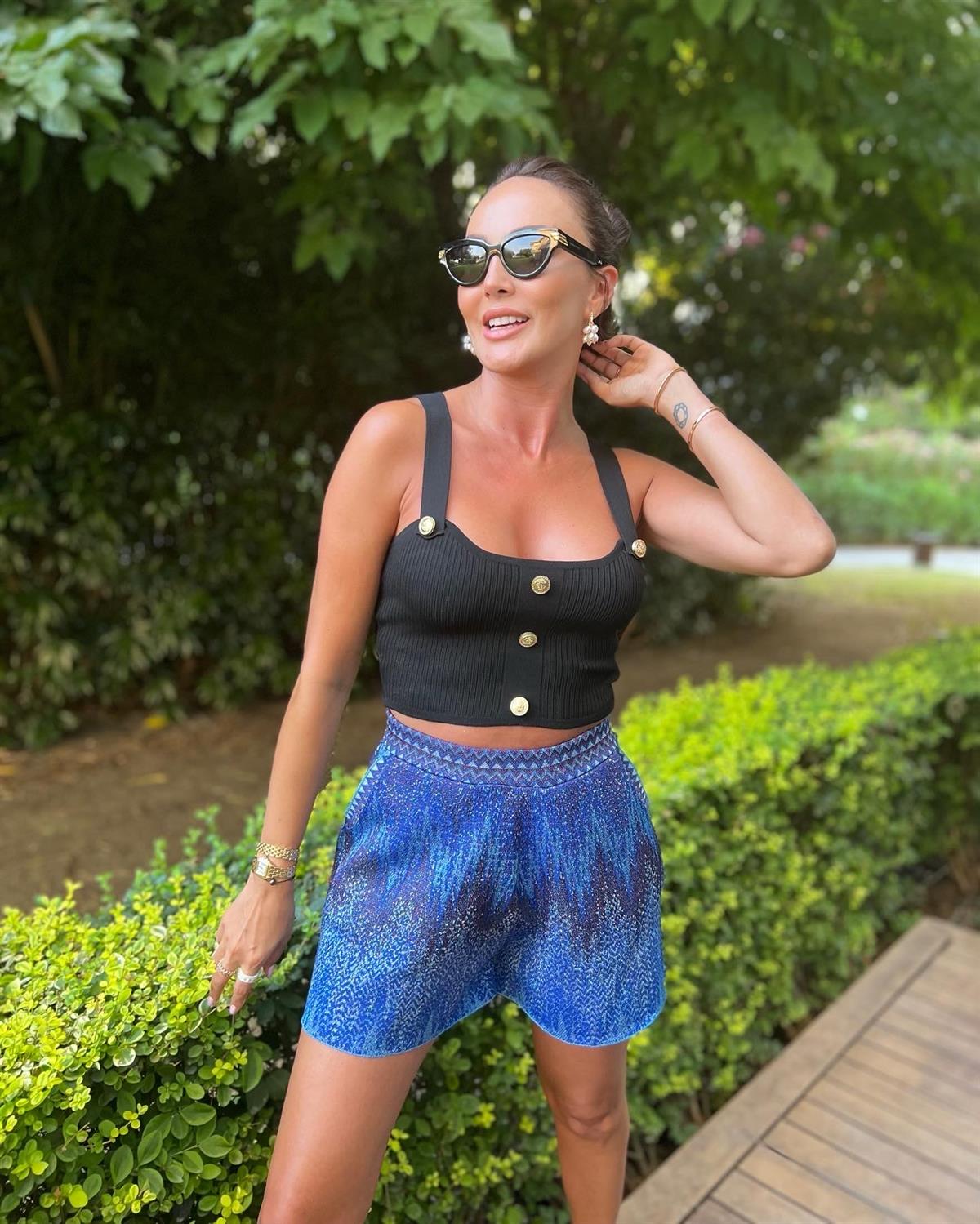 Siyah  Düğmeli Crop Bluz