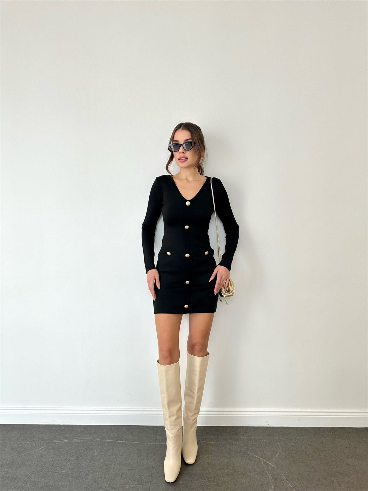 Siyah Düğmeli Esnek Elbise