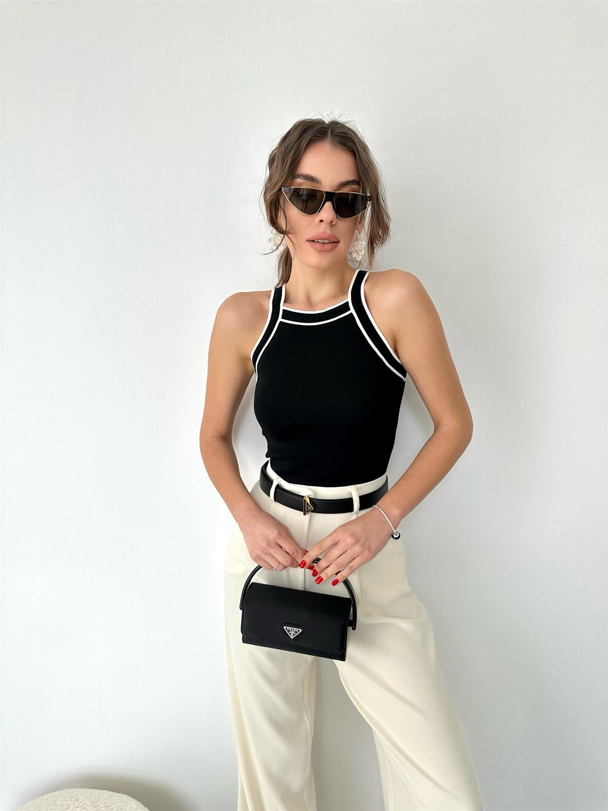 Siyah  Düz Askısı İnce Çizgili Bluz