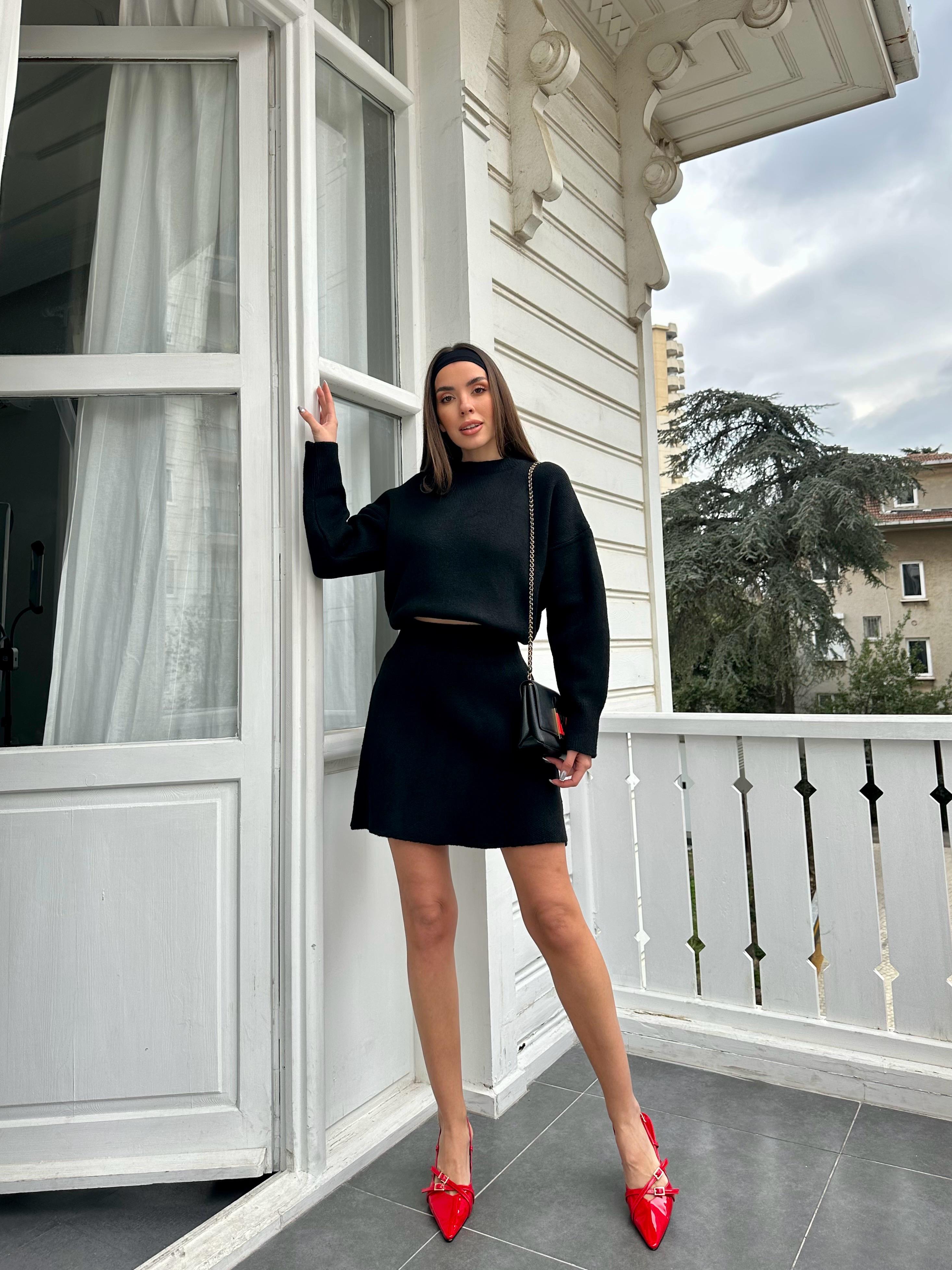 Siyah Etekli Triko Takım