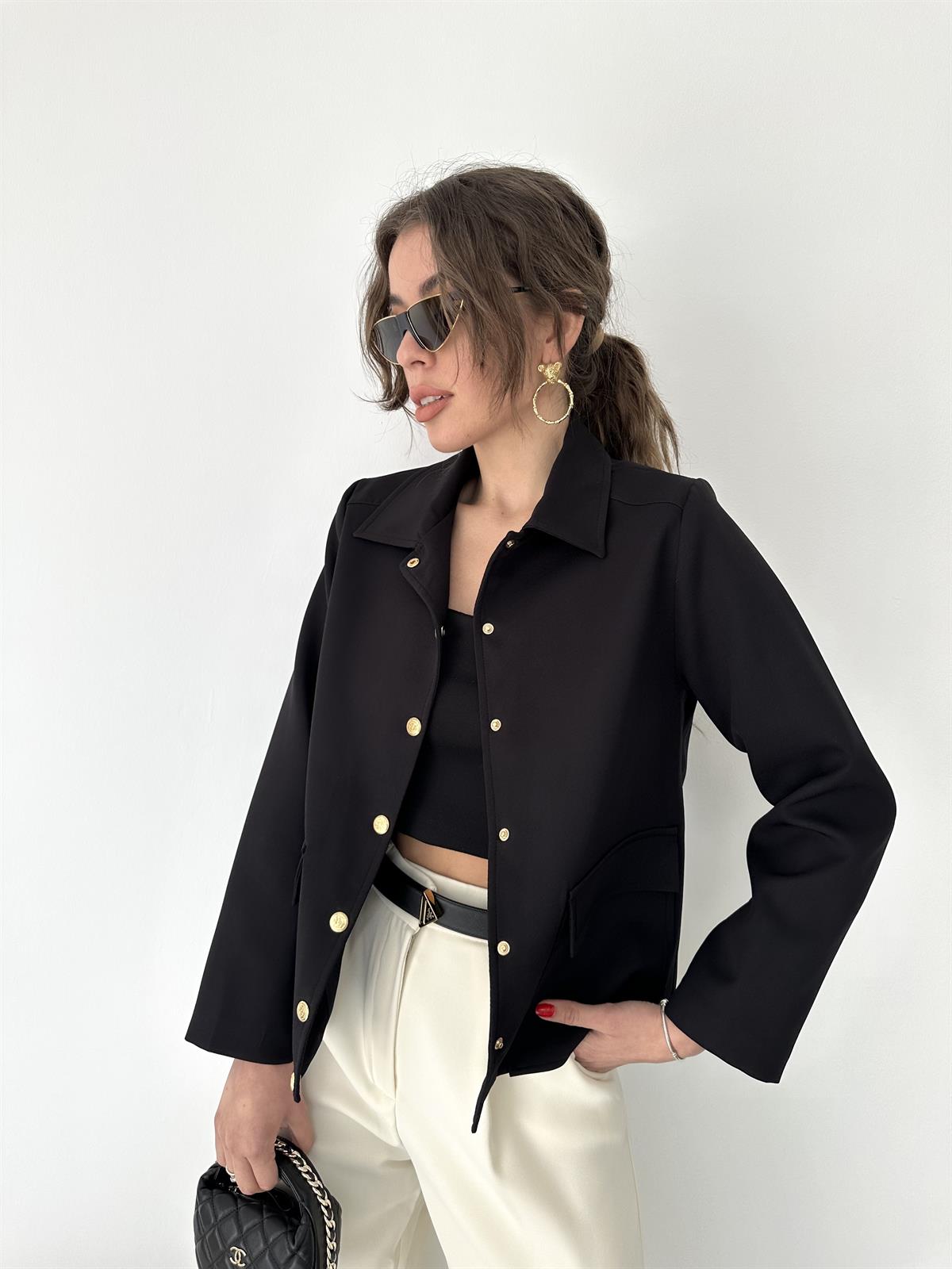 Siyah Gold Çıtçıtlı Cepli Kısa Ceket · 12