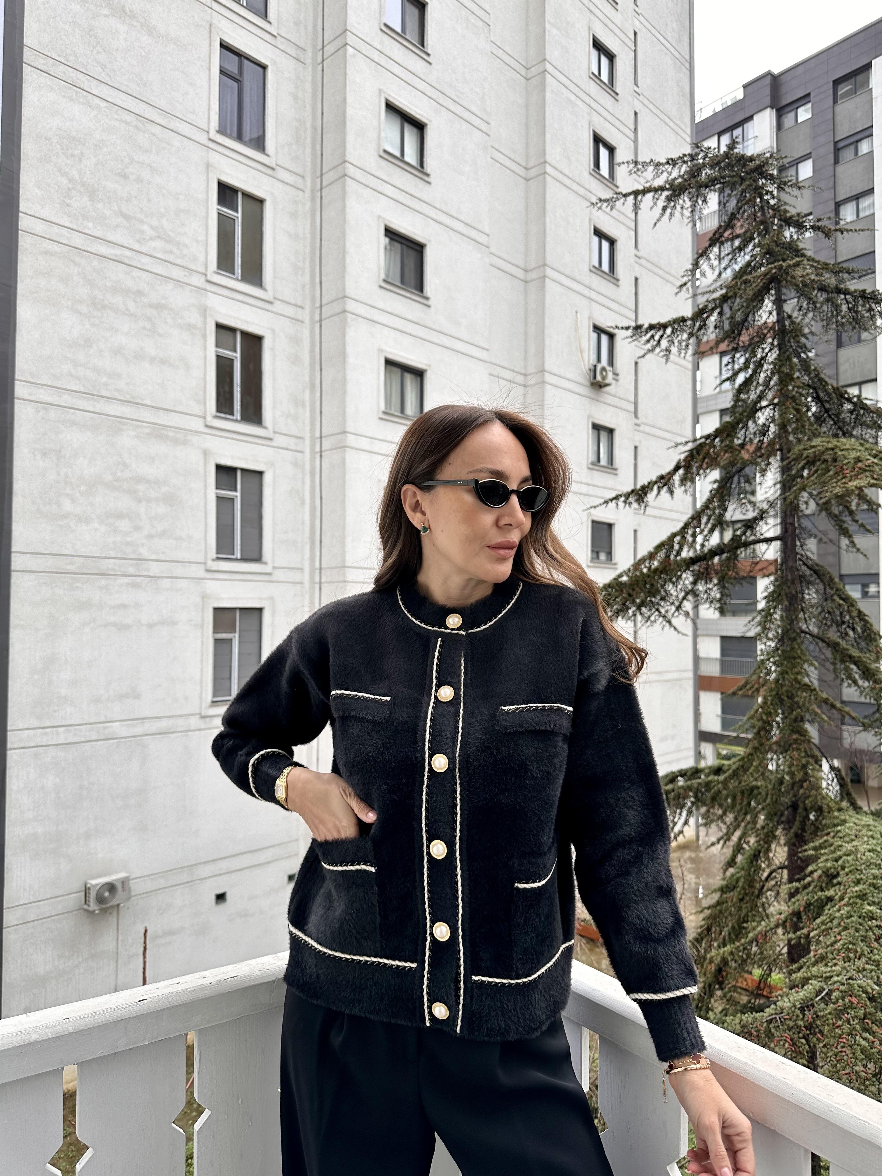 Siyah İnci Düğme Sakallı Hırka