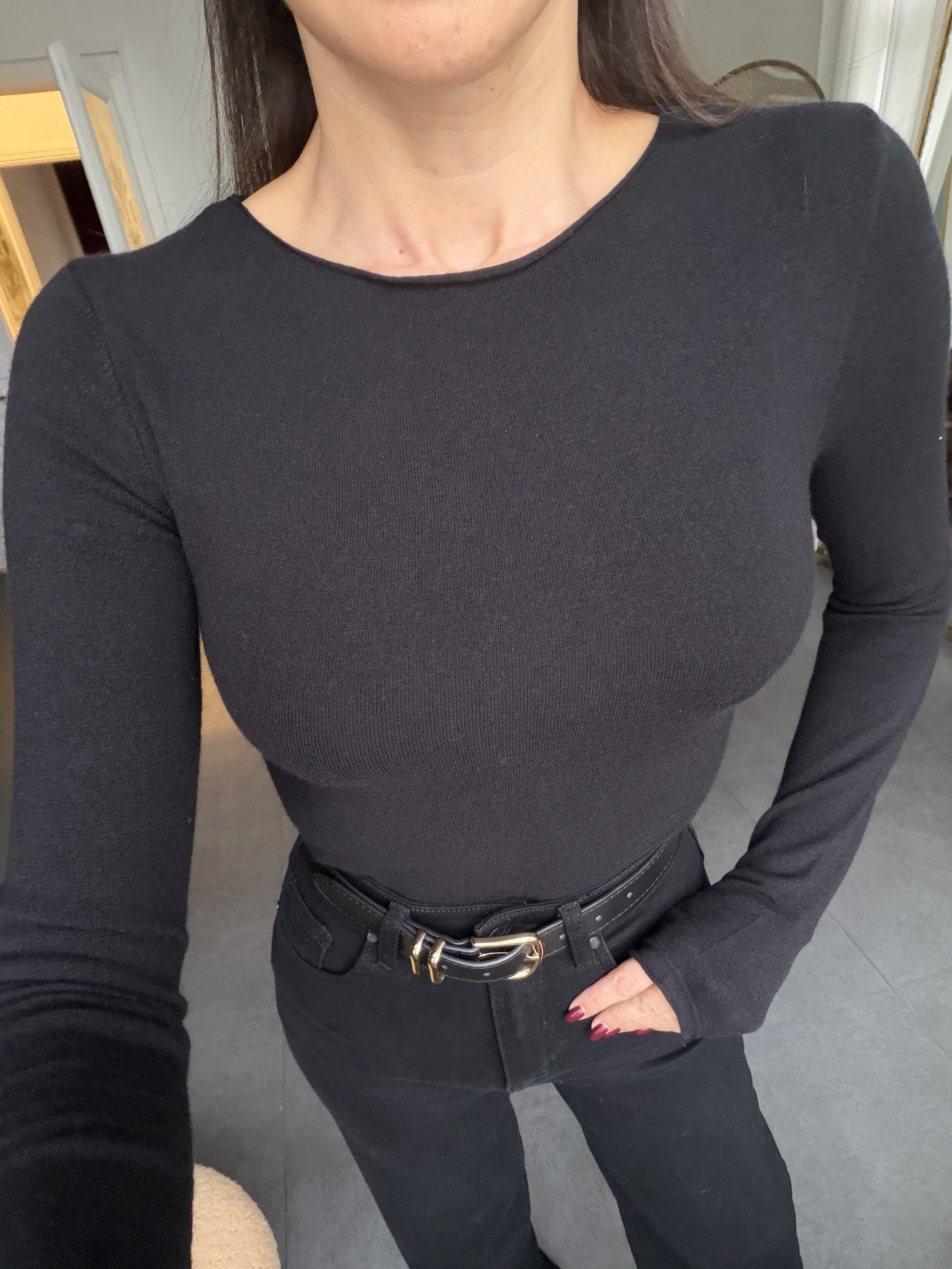 Siyah Kayık Yaka Kaşmirli Ultra Hafif Triko Kazak