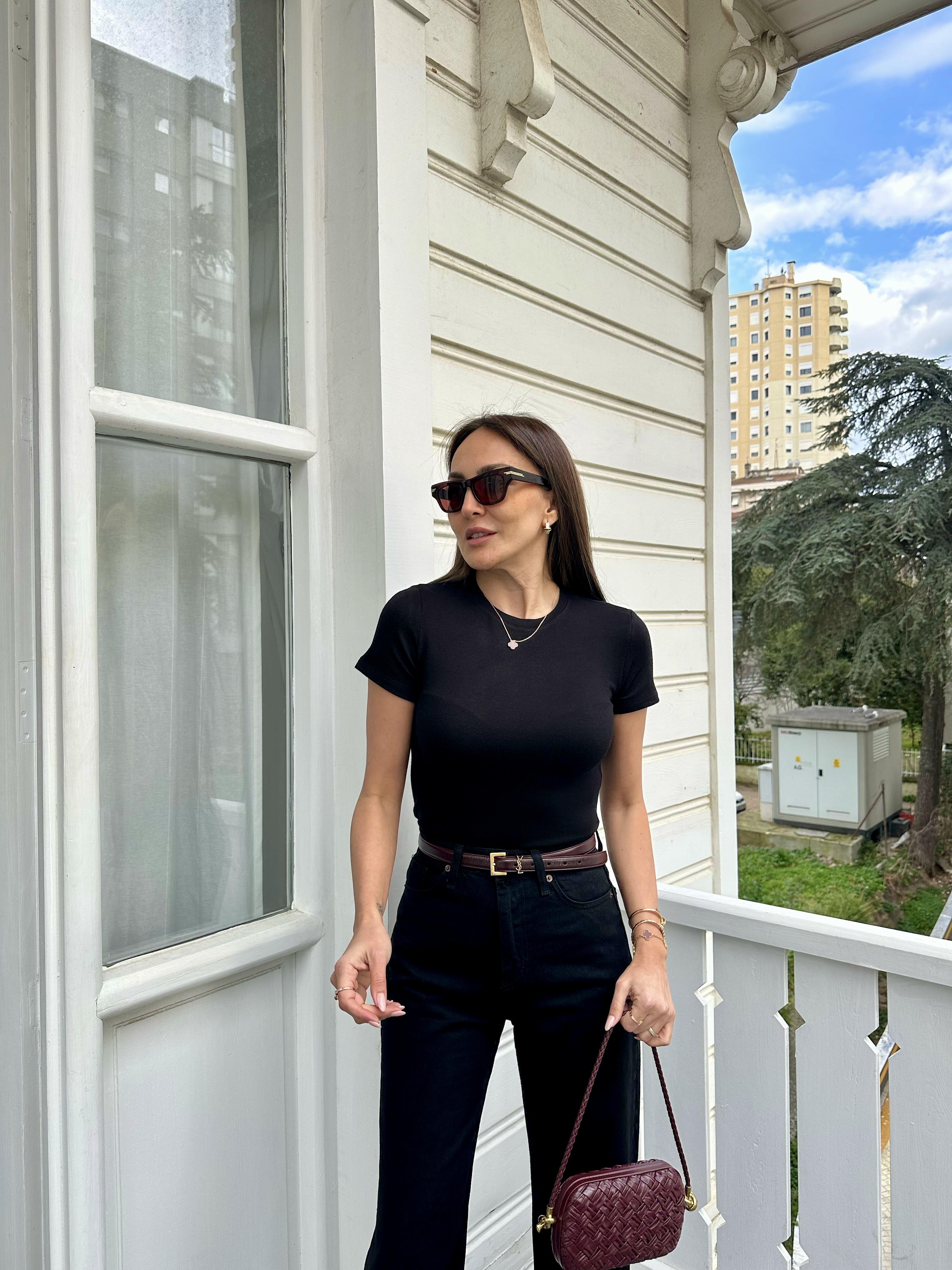 Siyah kısa kollu tshirt