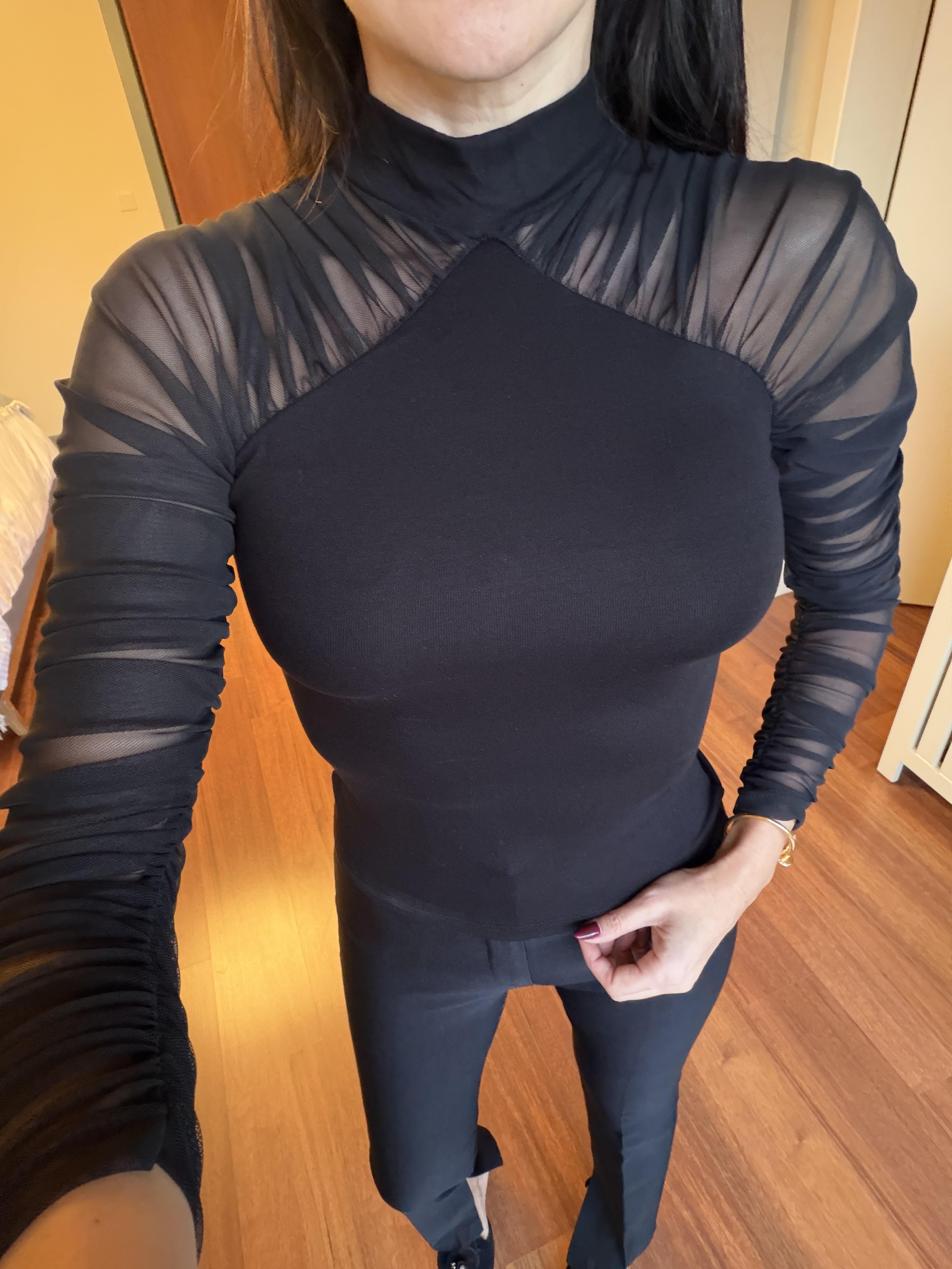 Siyah Kolları Tül Ribanalı Bluz