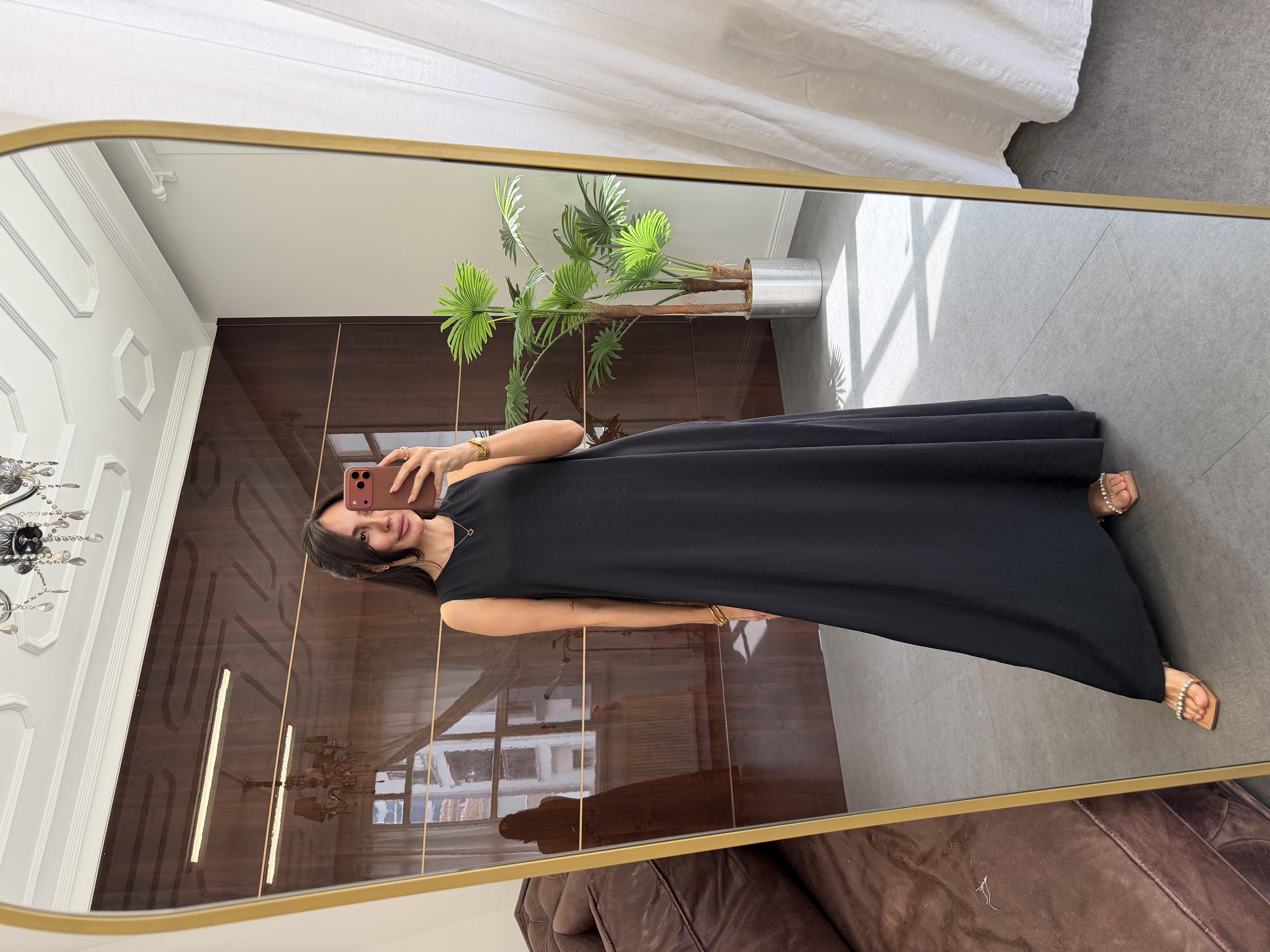 Siyah Kolsuz Midi Elbise