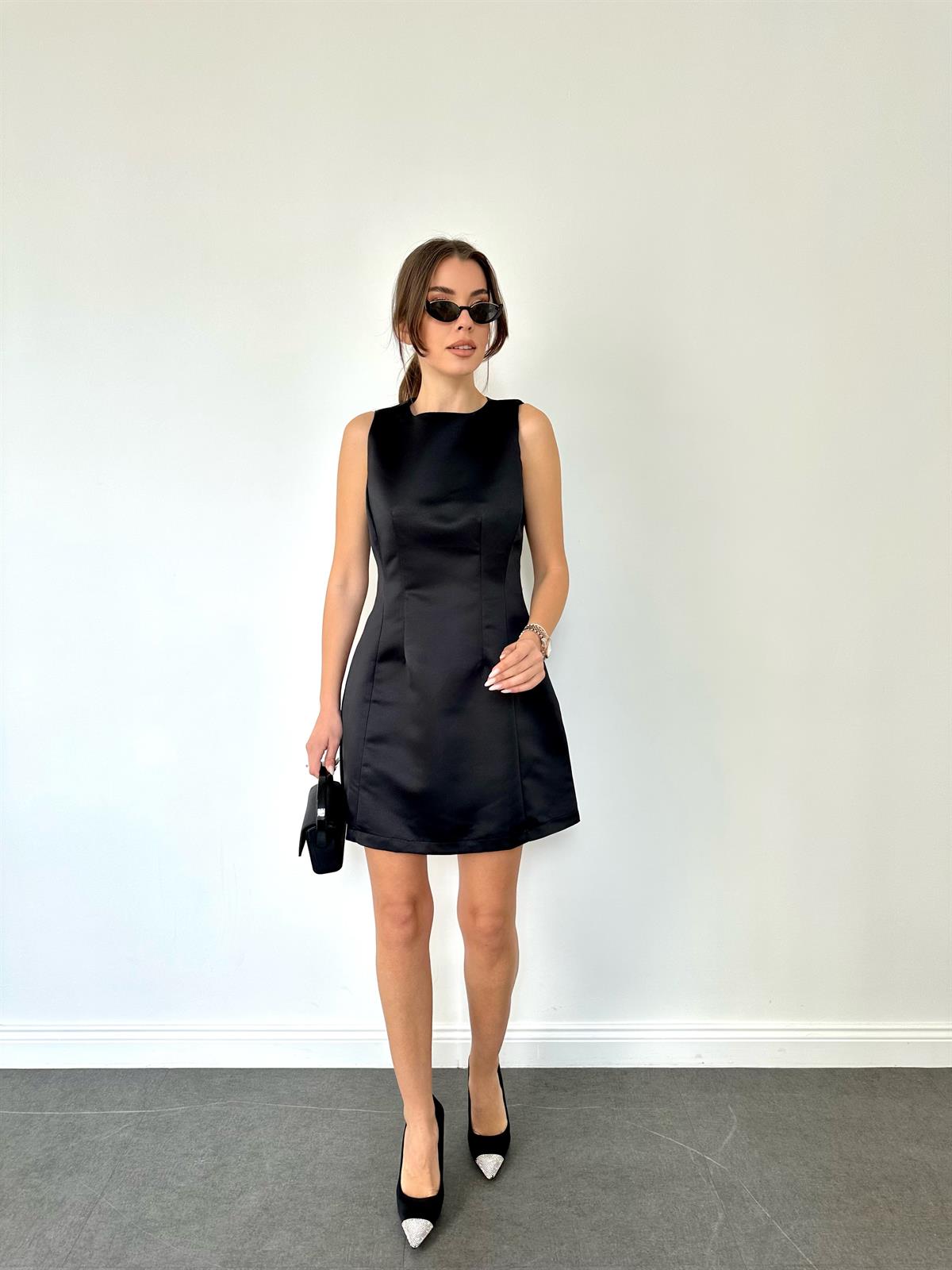 Siyah  Kolsuz Saten Elbise