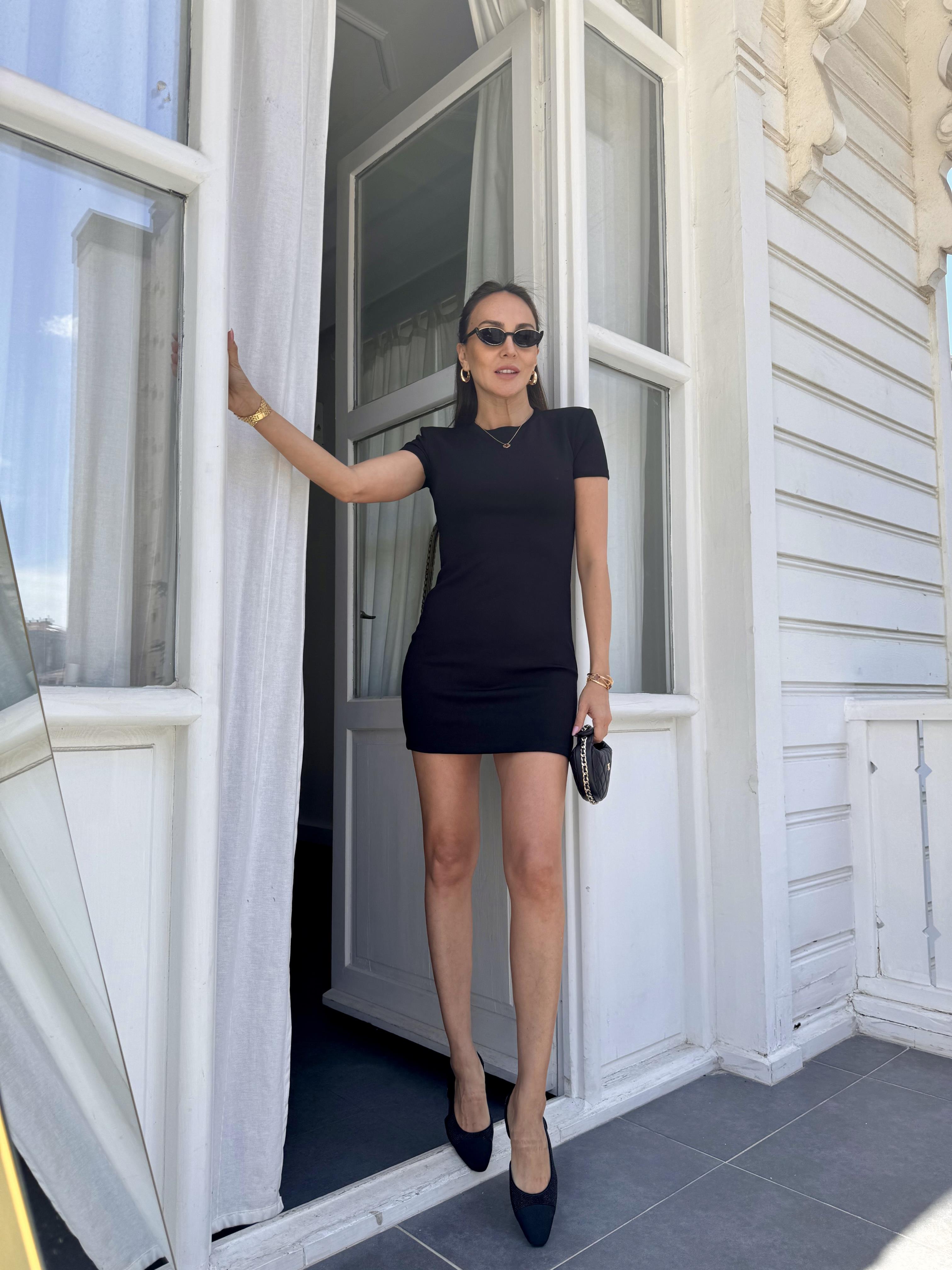 Siyah Mini Likralı Elbise