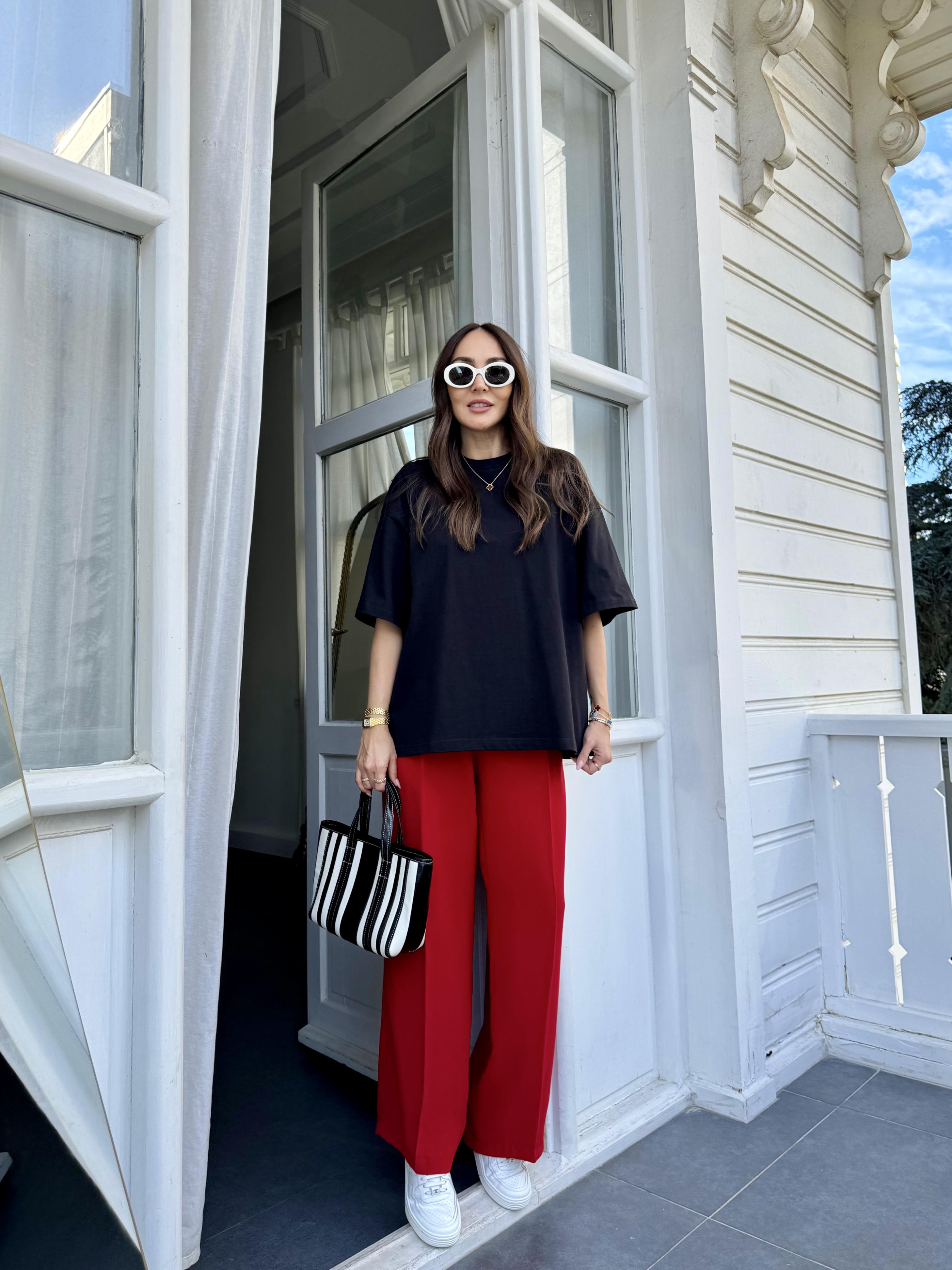 Siyah Oversize Arka Yazılı Tshirt