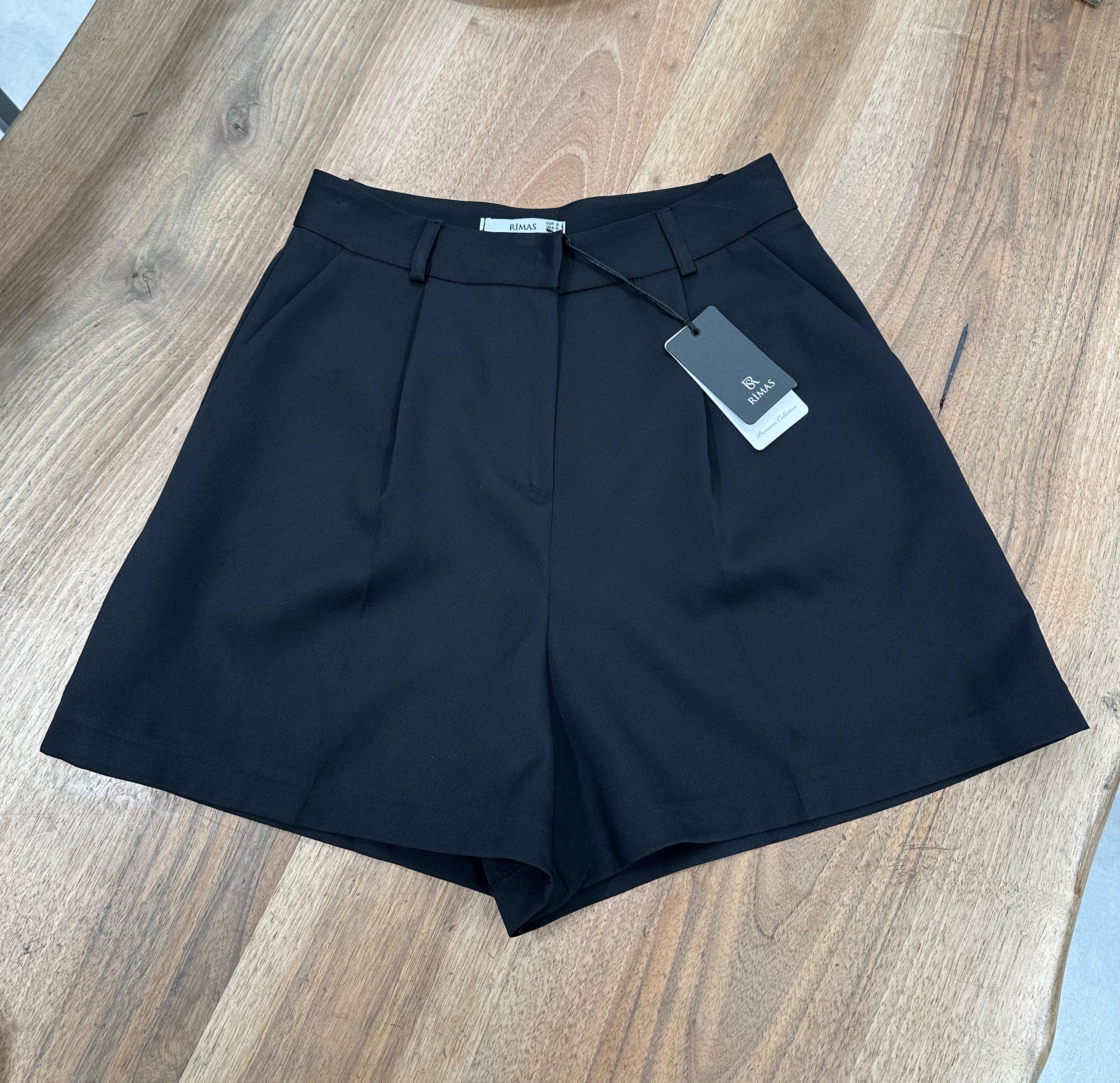 Siyah Pileli Cepli Şort