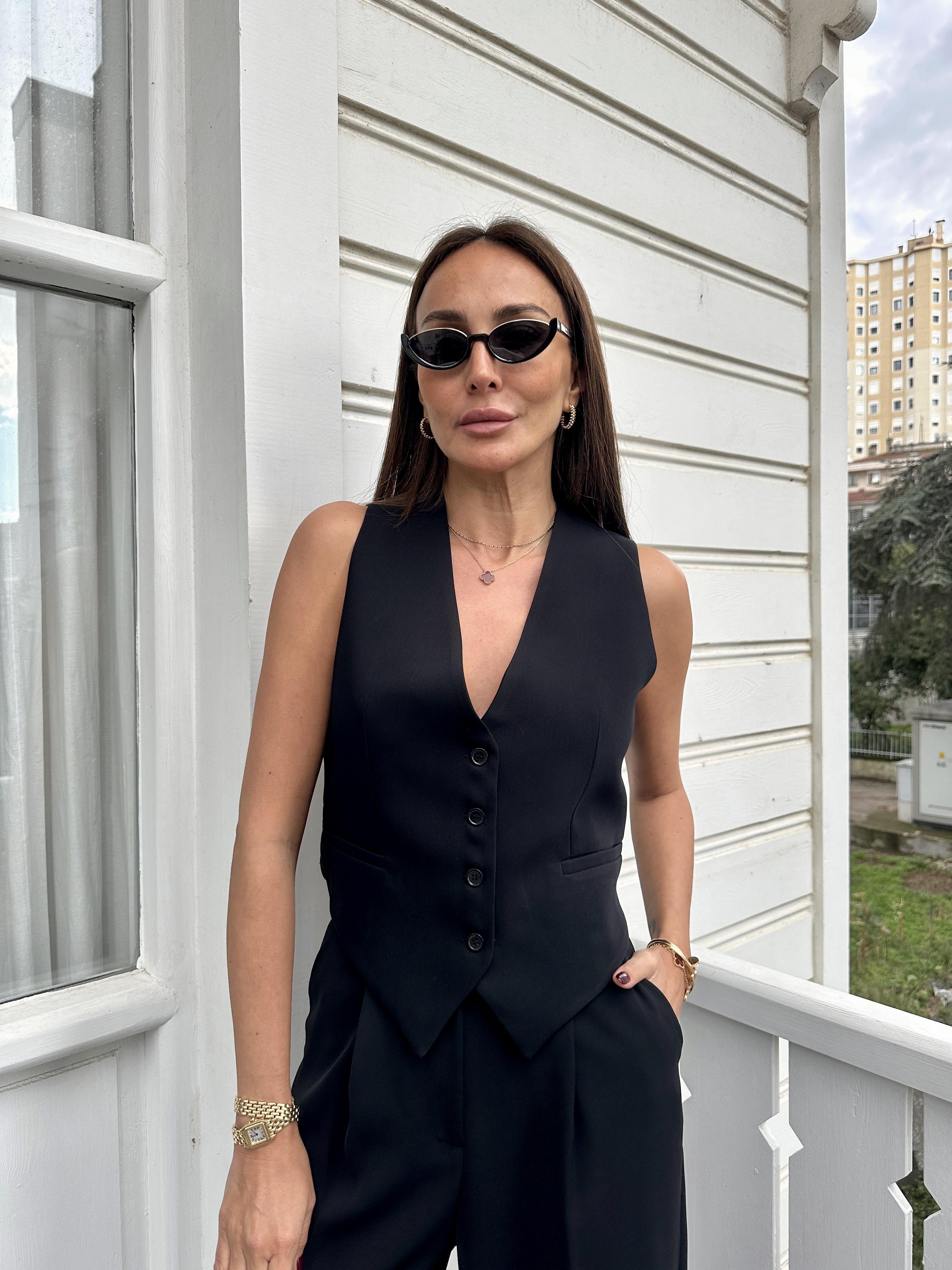 Siyah Sırt Tasarımlı Blazer Düğmeli Yelek