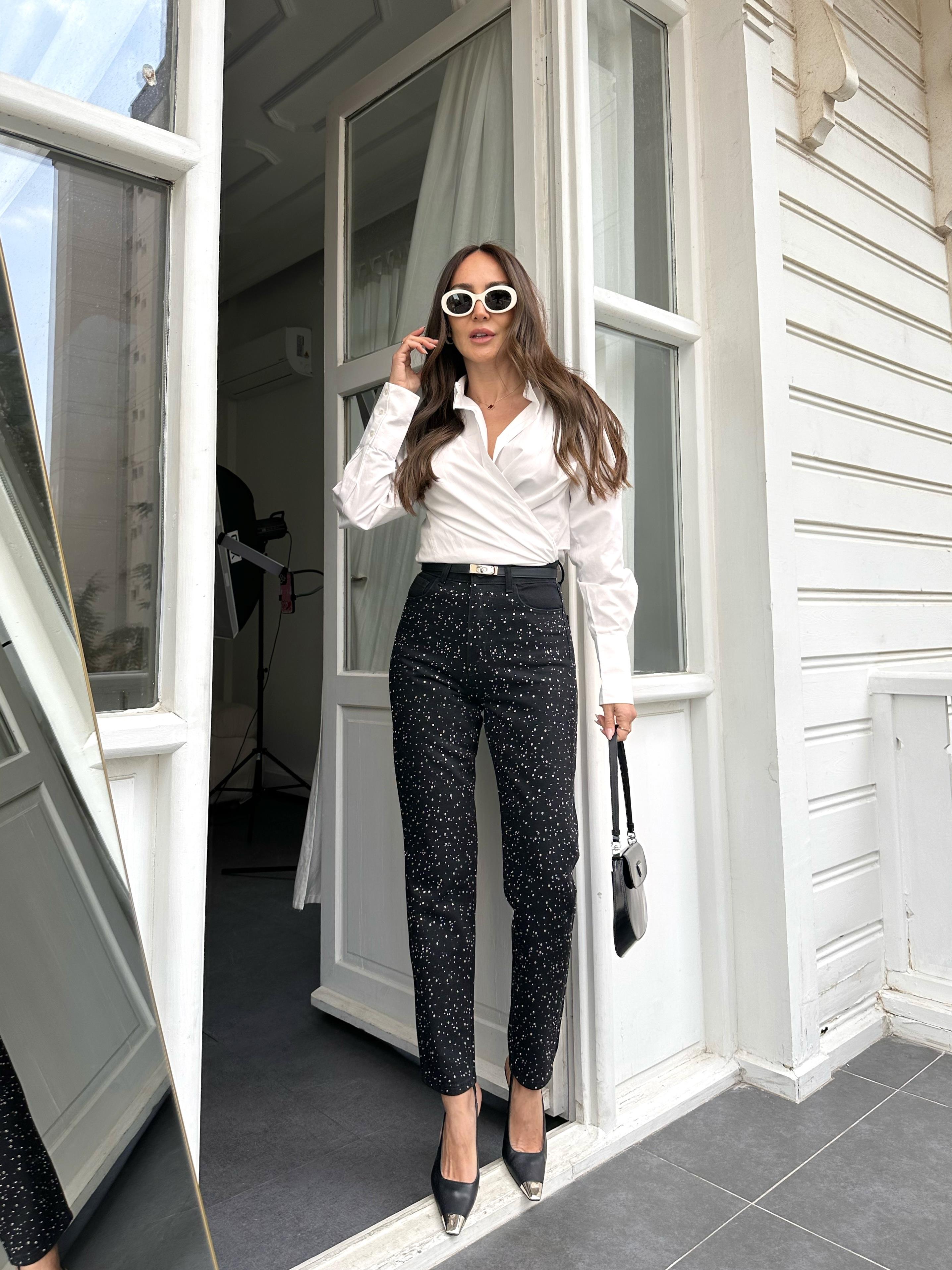 Siyah Taş İşleme Mom Fit Jean