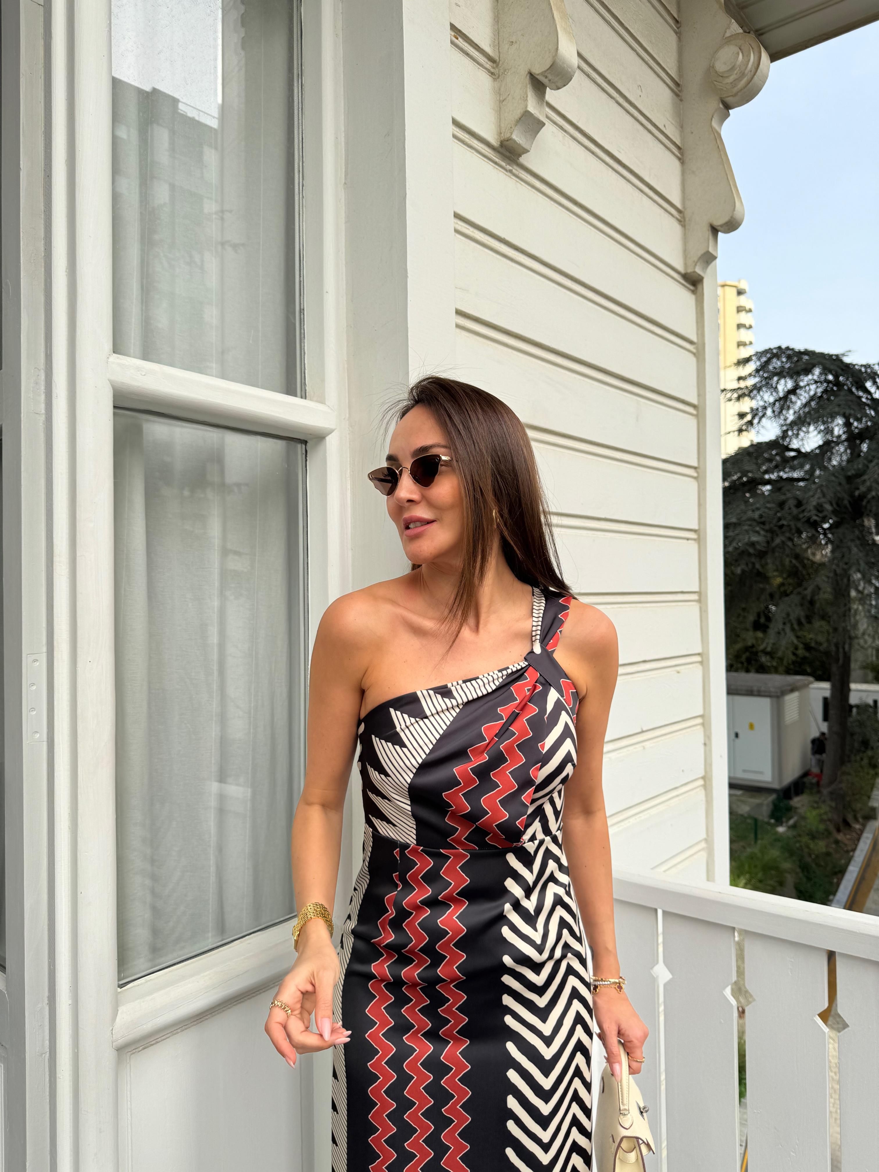 Siyah Tek Omuz Saten Elbise