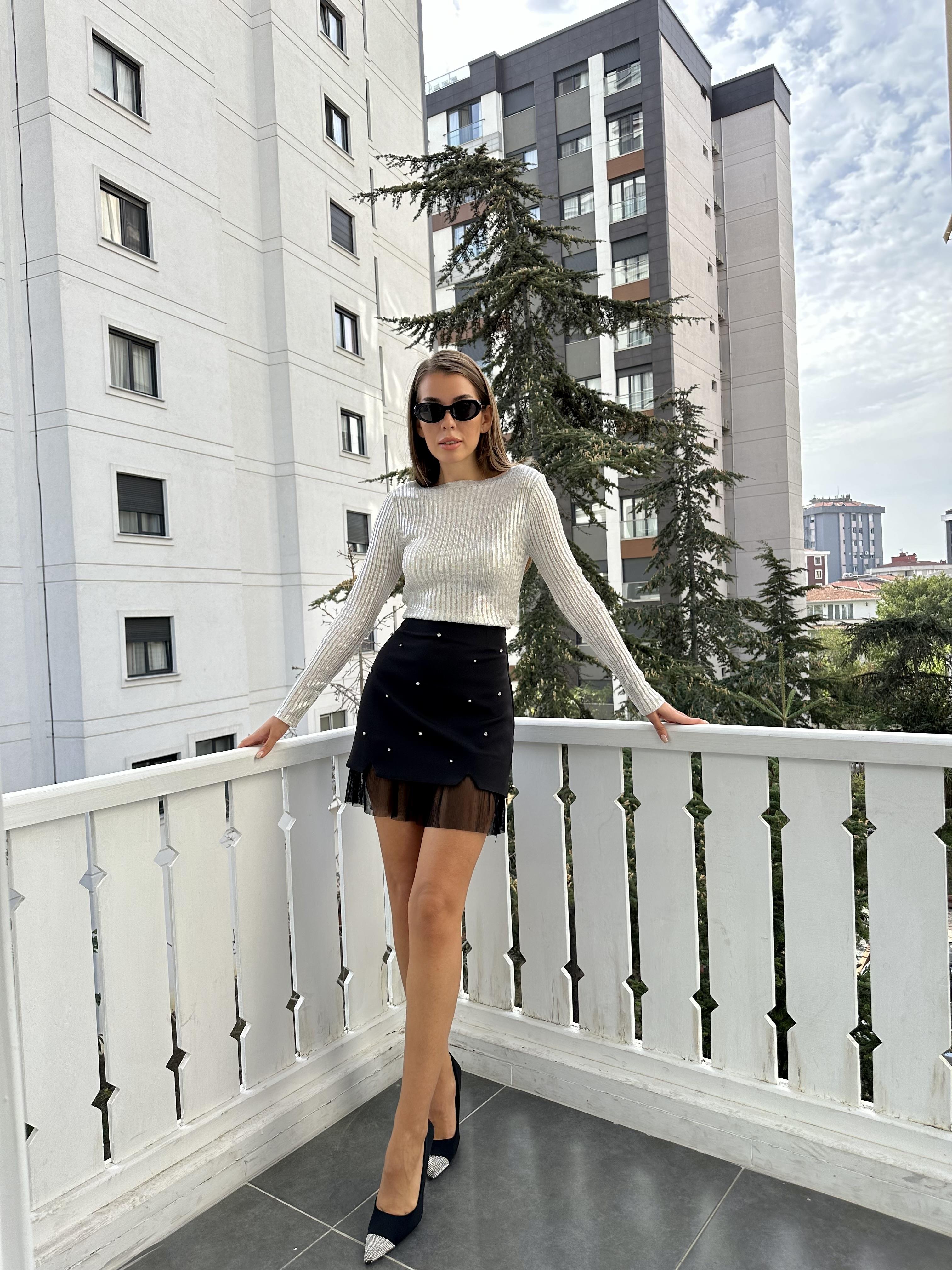 Siyah Tül Tasarımlı Taşlı Etek