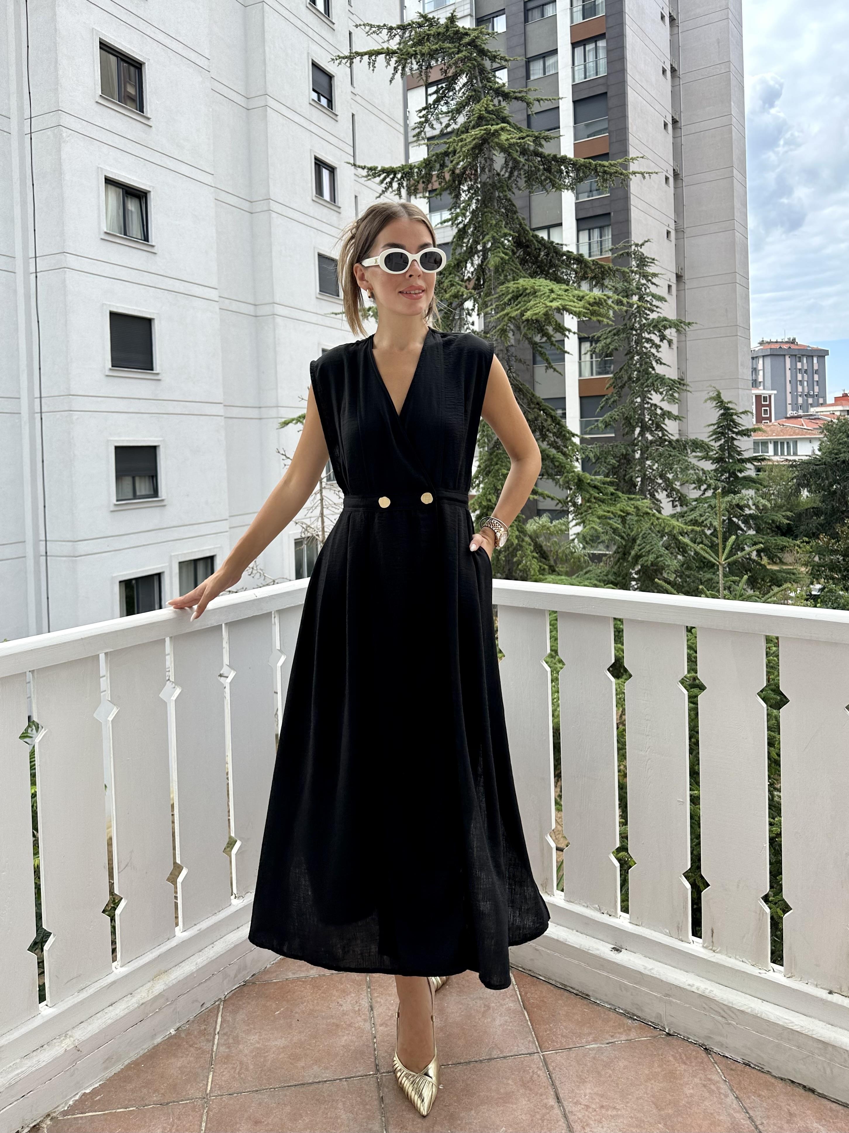 Siyah  V Yaka Altın Düğmeli Kadın Elbise