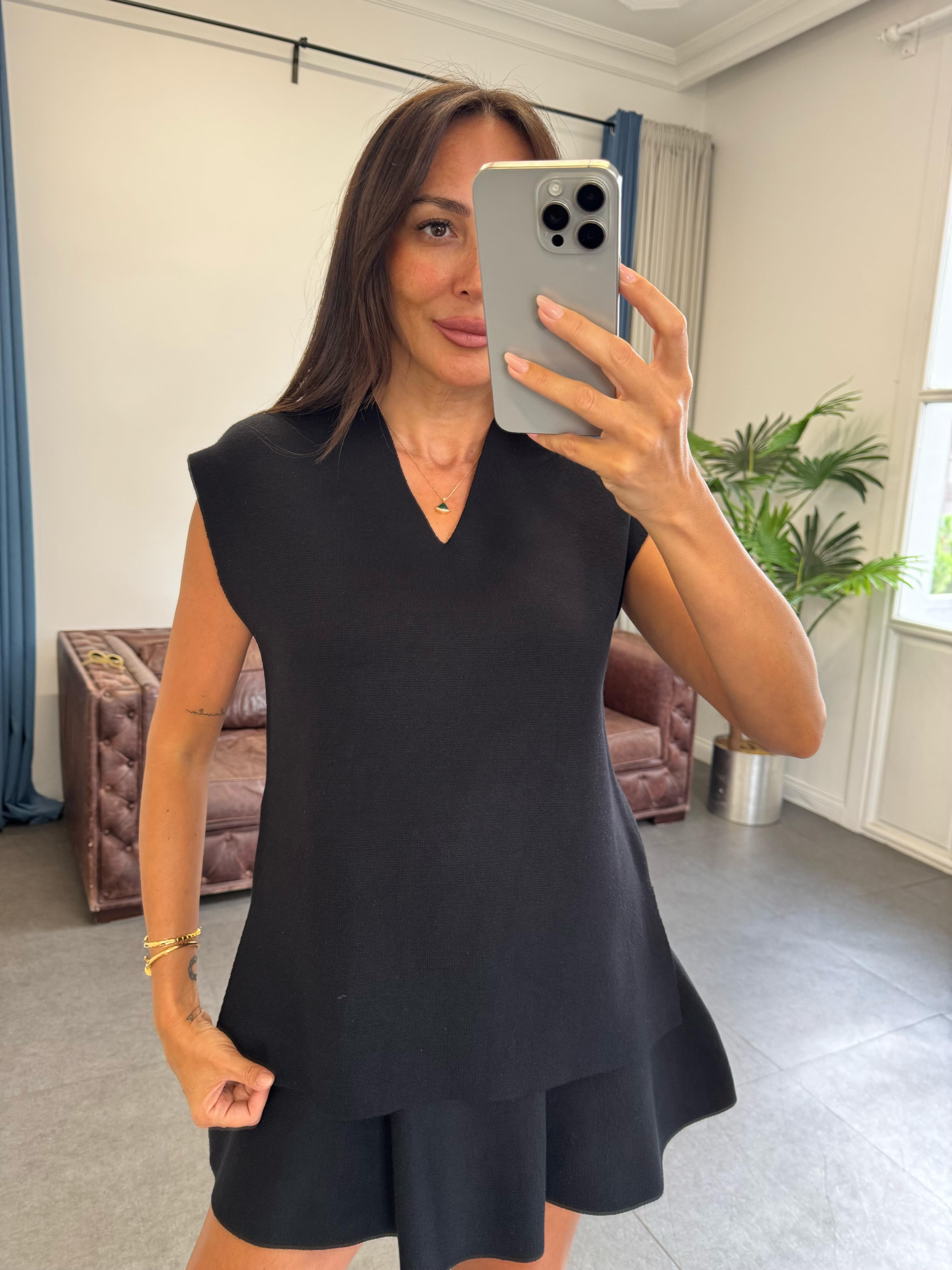 Siyah V Yaka Yumuşak Dokulu Triko Süveter