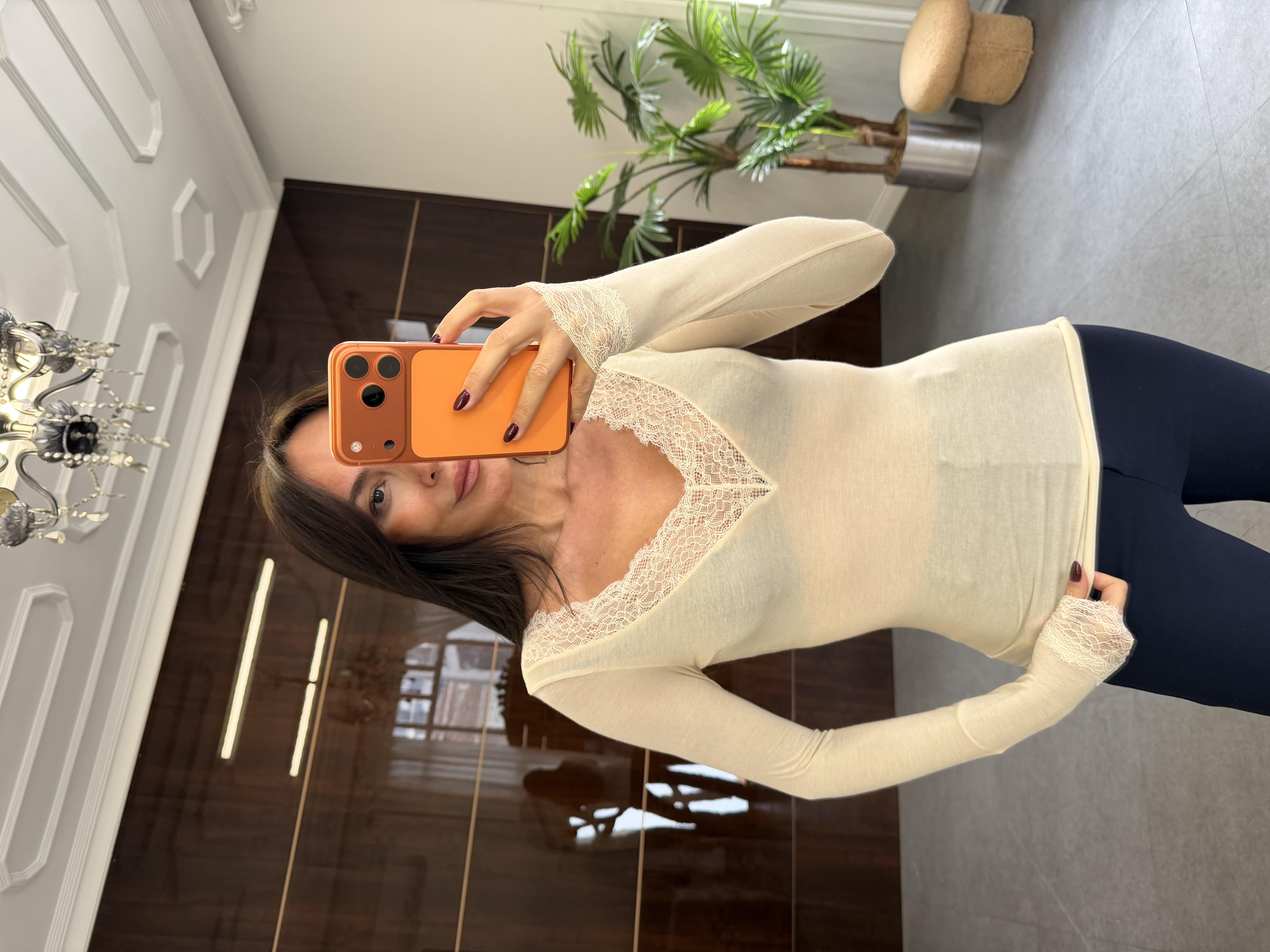 Taş Rengi Dantelli Kaşmir Bluz