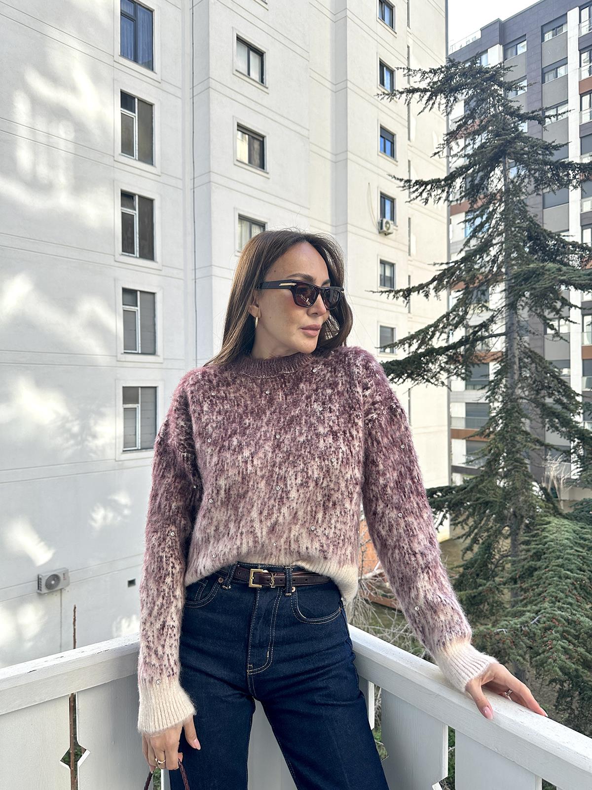 Vanilya-Bordo Taş Detaylı İki Renkli Şardonlu Kazak
