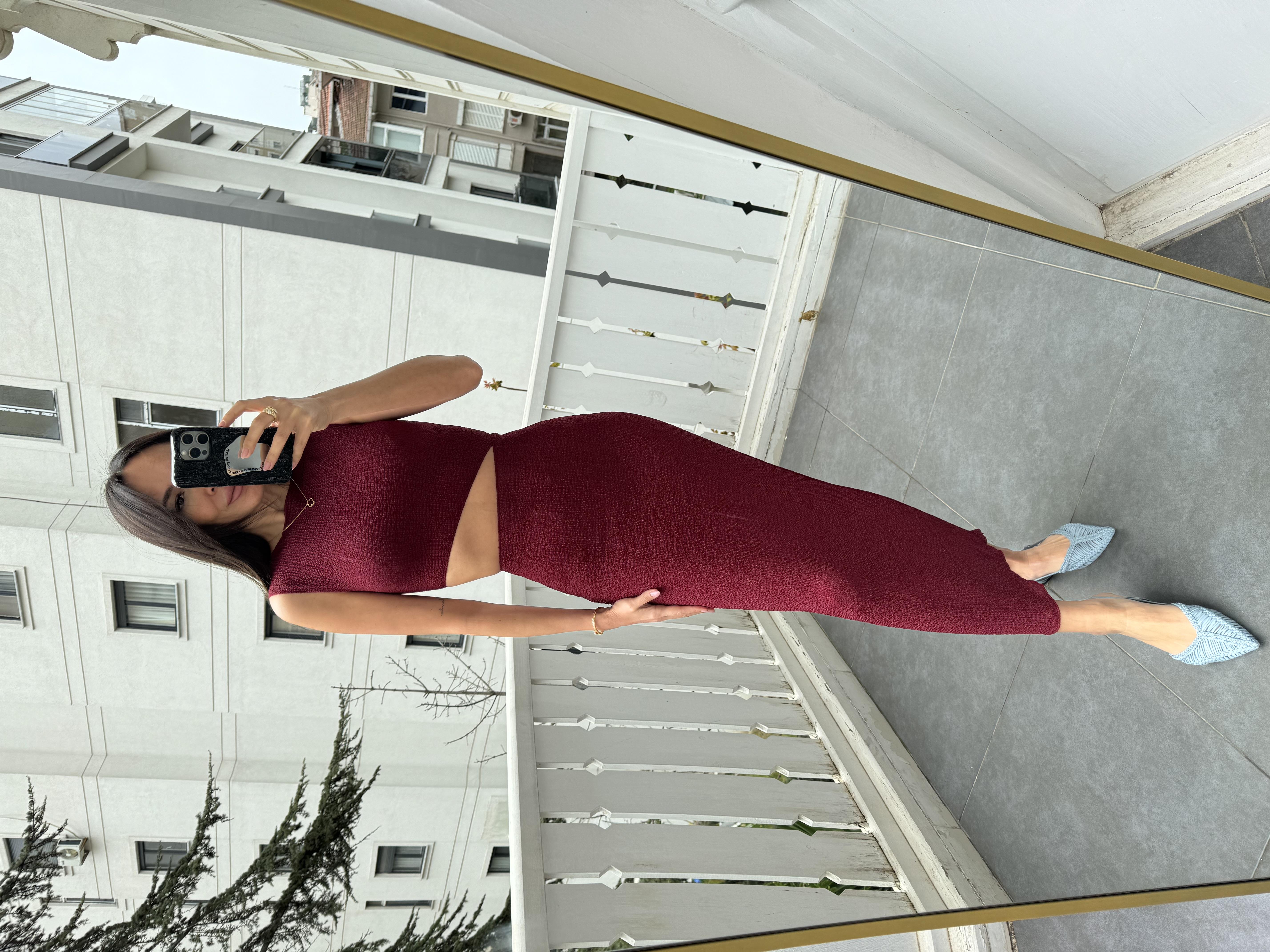 Vişne Çürüğü Bel Dekolte Detaylı Gofre Elbise