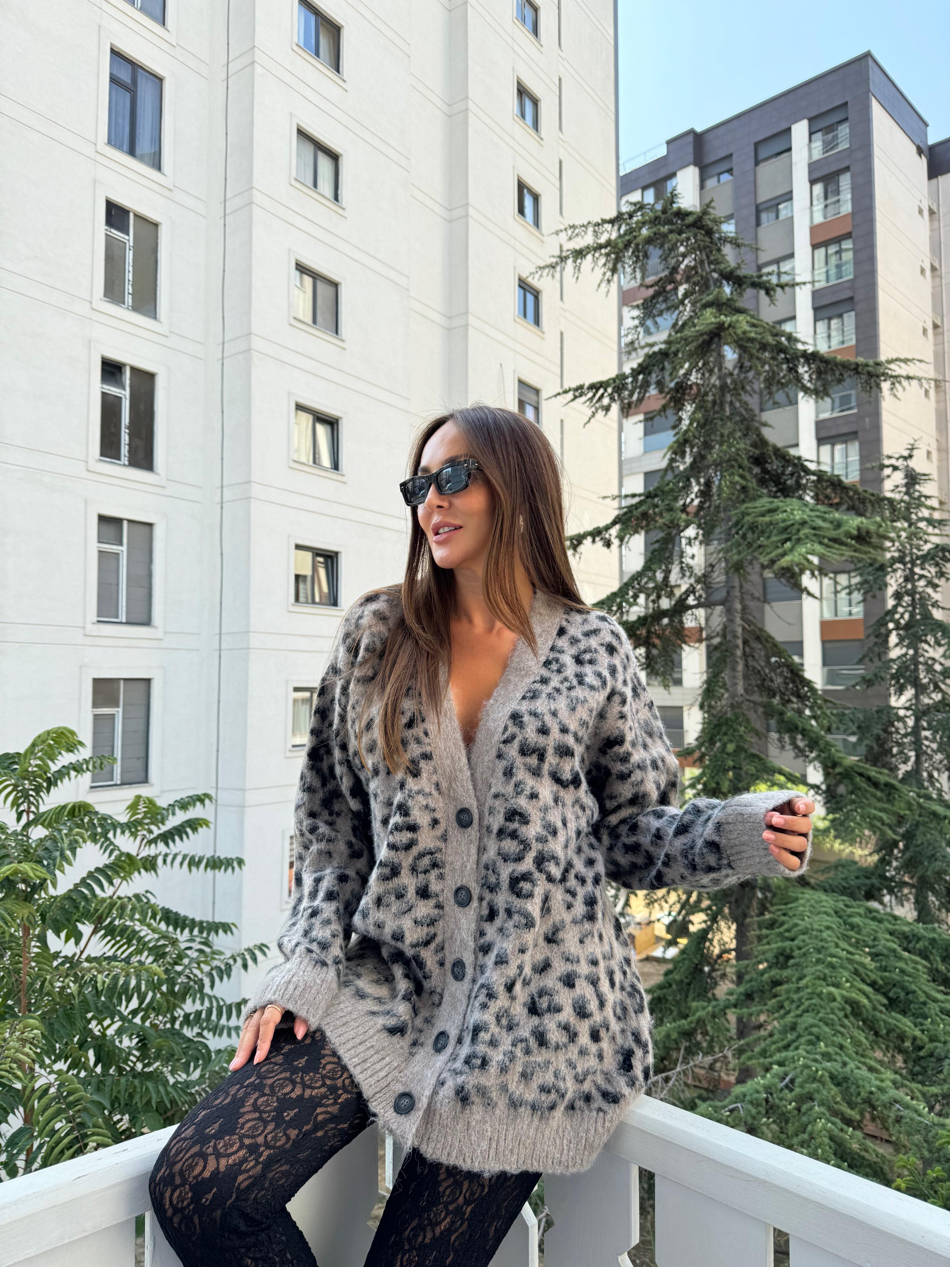 Vizon Leopar Desen Şardonlu Düğmeli Triko Hırka