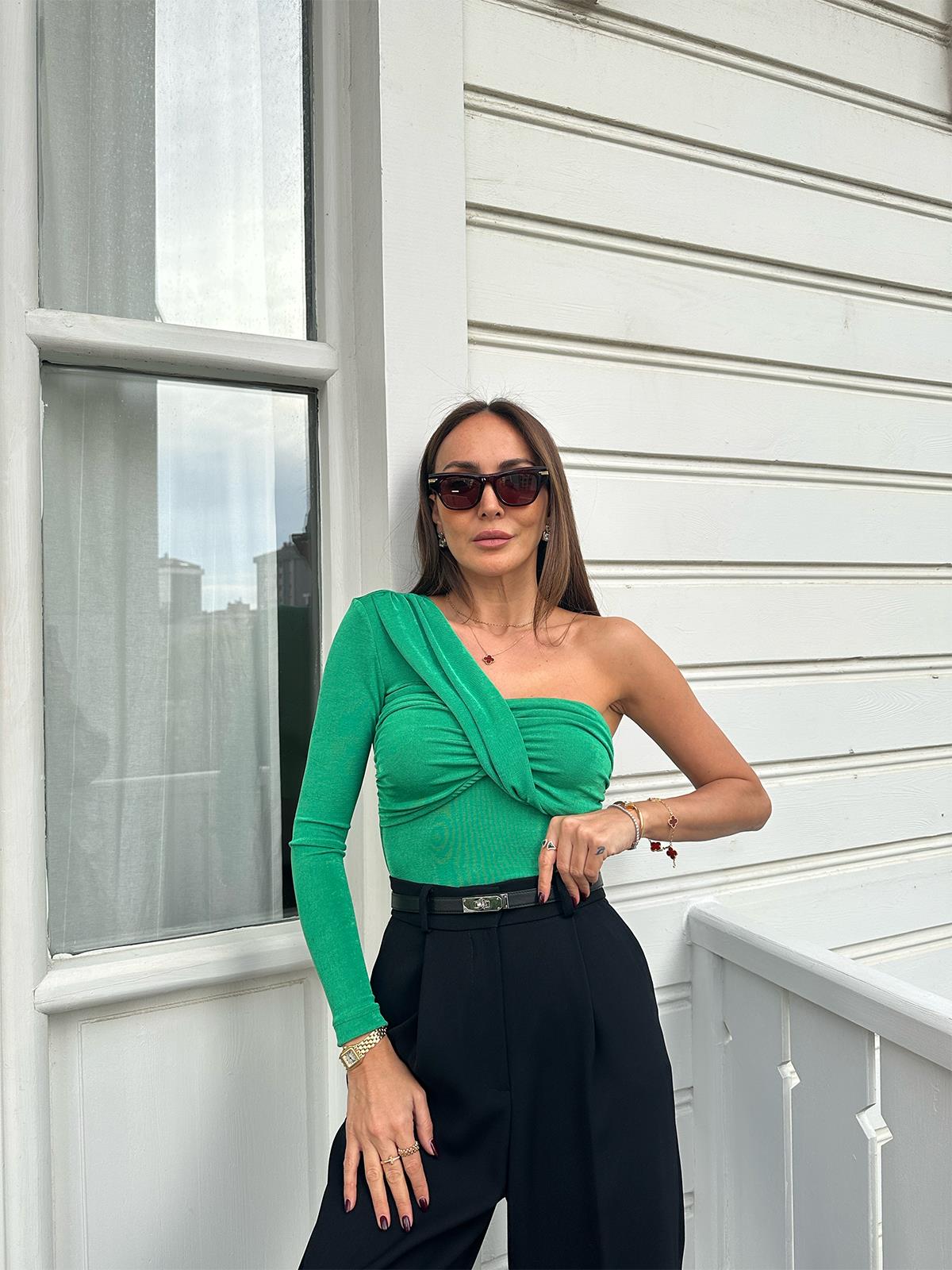 Yeşil Tek Kol Drapeli Bluz