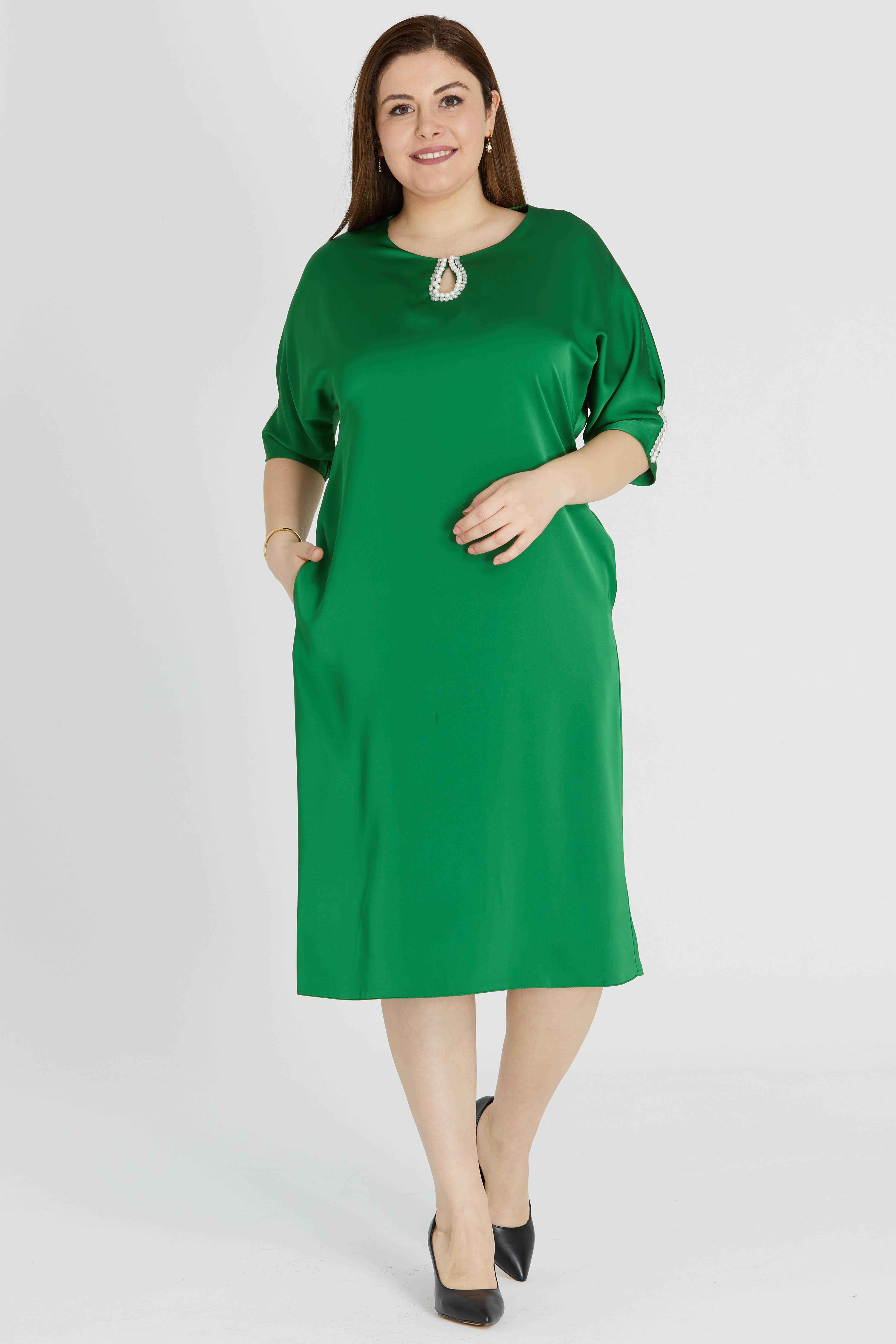 Büyük Beden  Yaka Detaylı Elbise