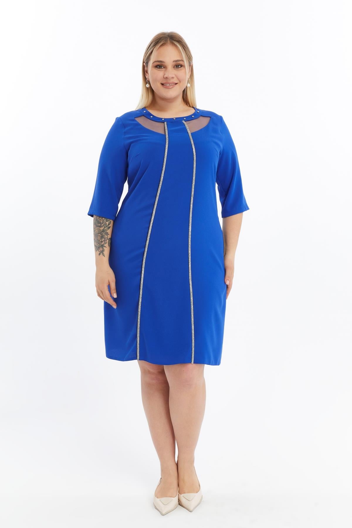 Büyük Beden Yakası Pencereli Taşlı Elbise