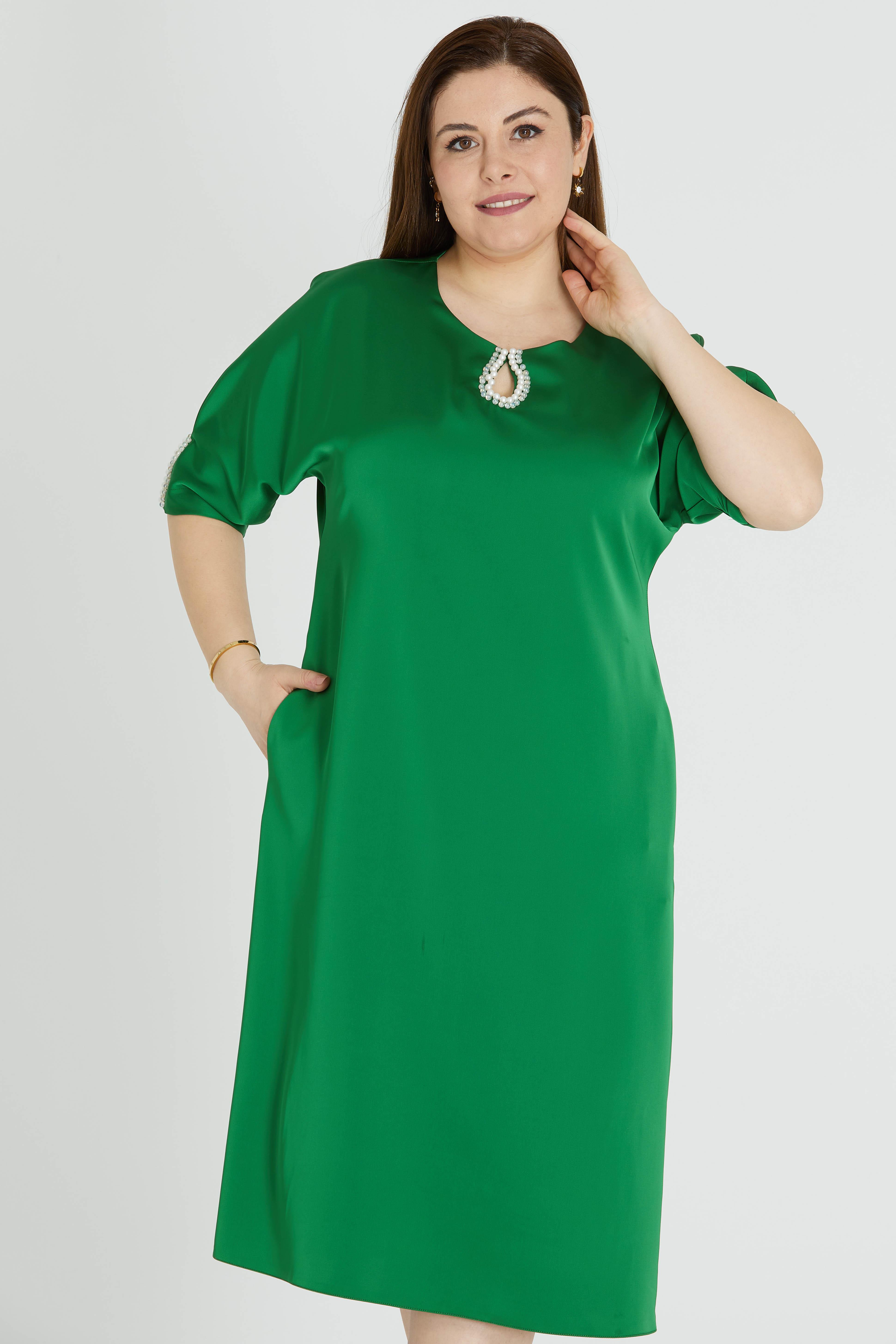 Büyük Beden  Yaka Detaylı Elbise