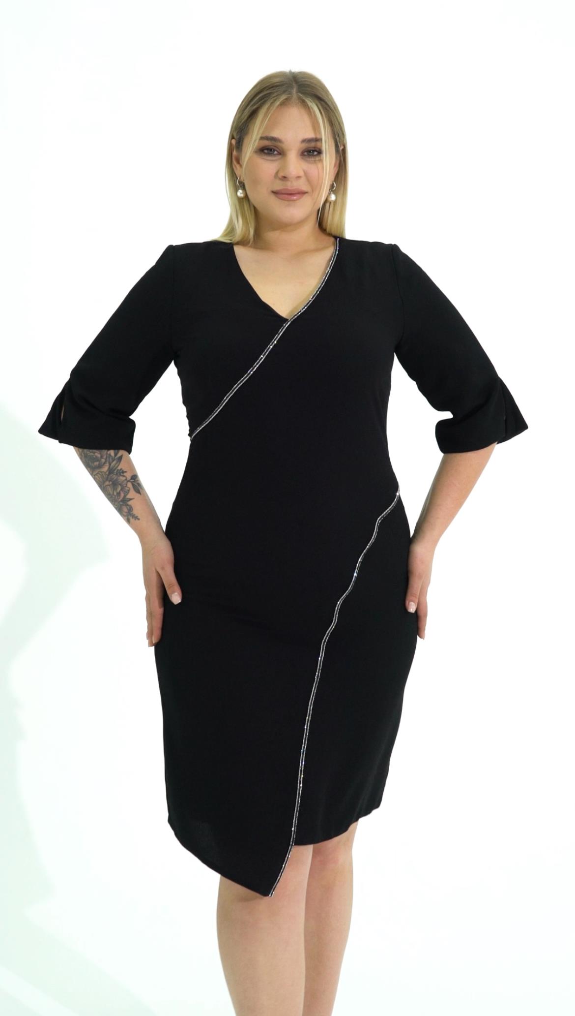 BÜYÜK BEDEN ETEK UCU ASİMETRİK KESİM ŞERİT TAŞLI KREP ELBİSE