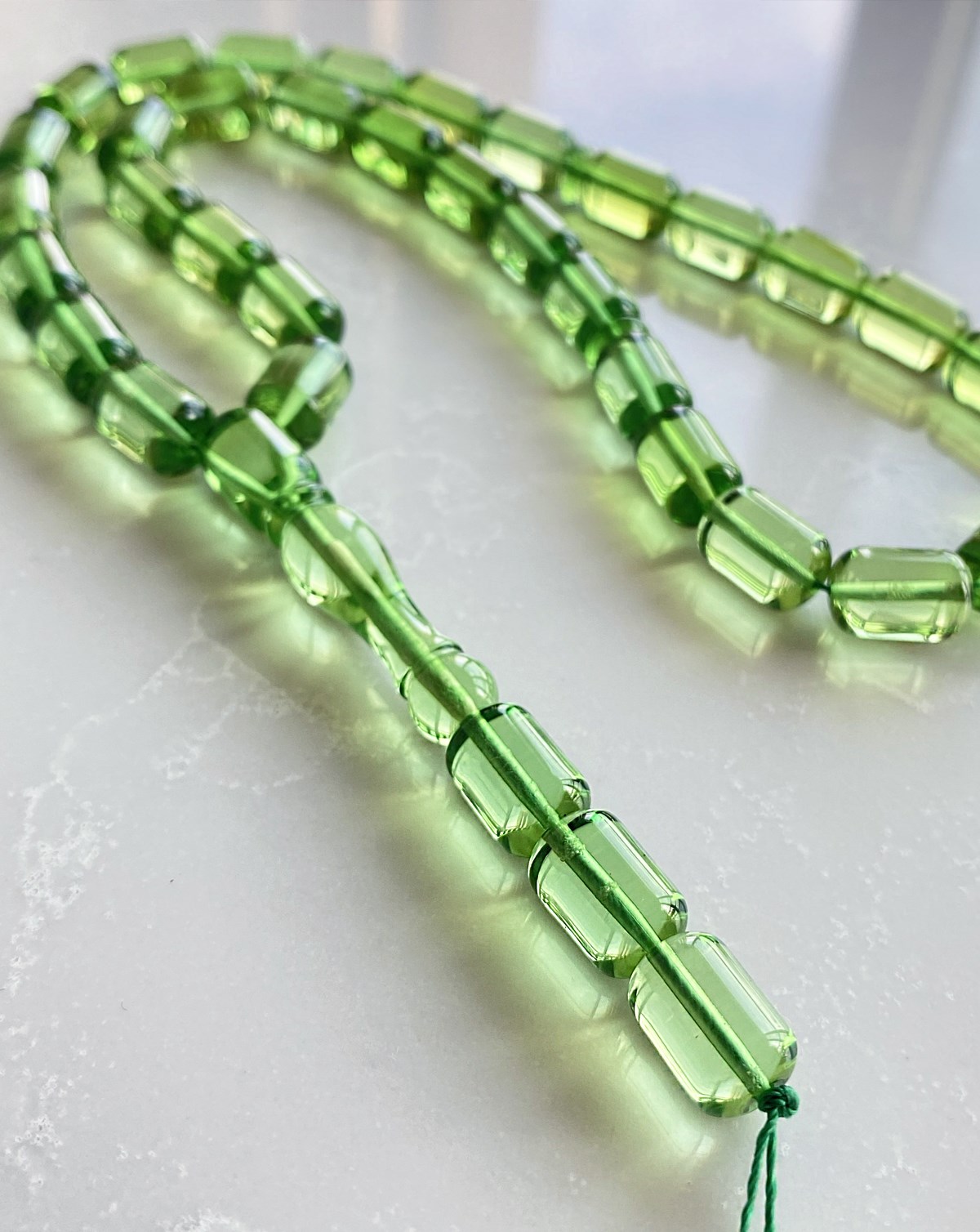 12x8 mm Silindir Kesim Karayip Yeşil Damla Kehribar Tesbih