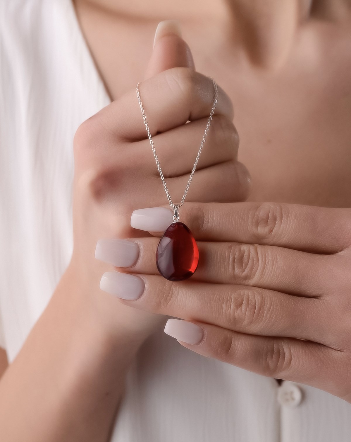 925 Ayar Gümüş Özel Seri Kırmızı Kehribar Kolye