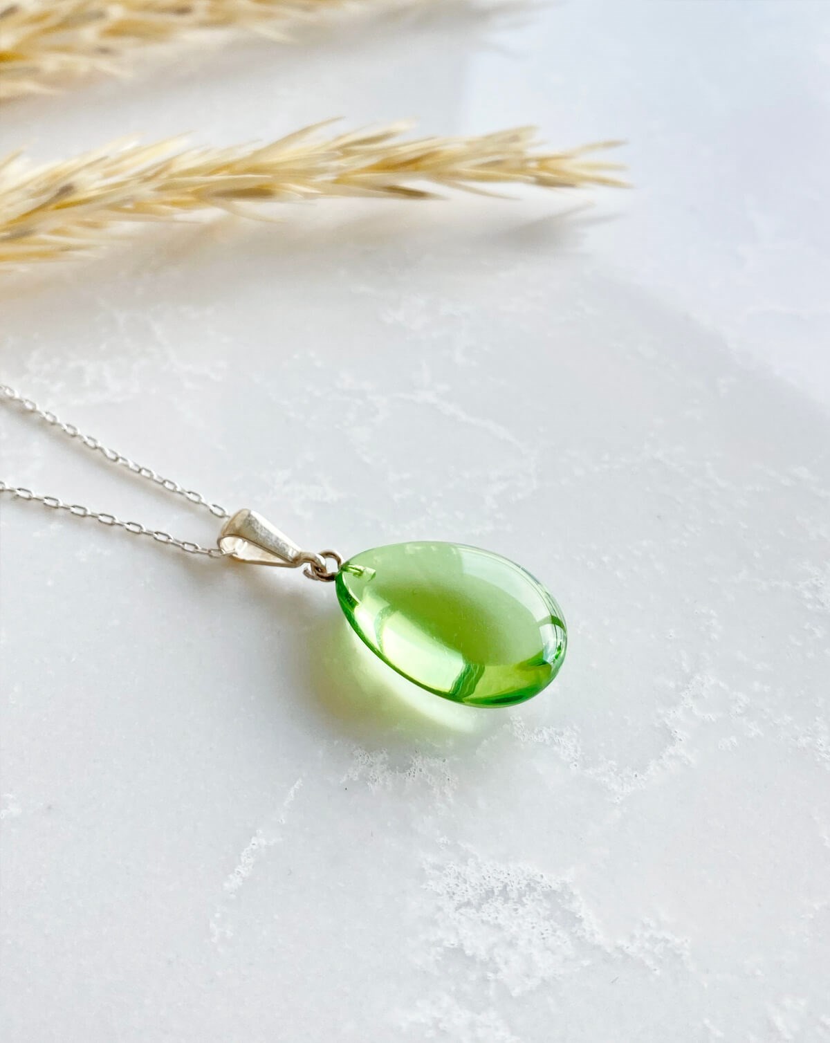 925 Ayar Gümüş Özel Seri Yeşil Kehribar Kolye