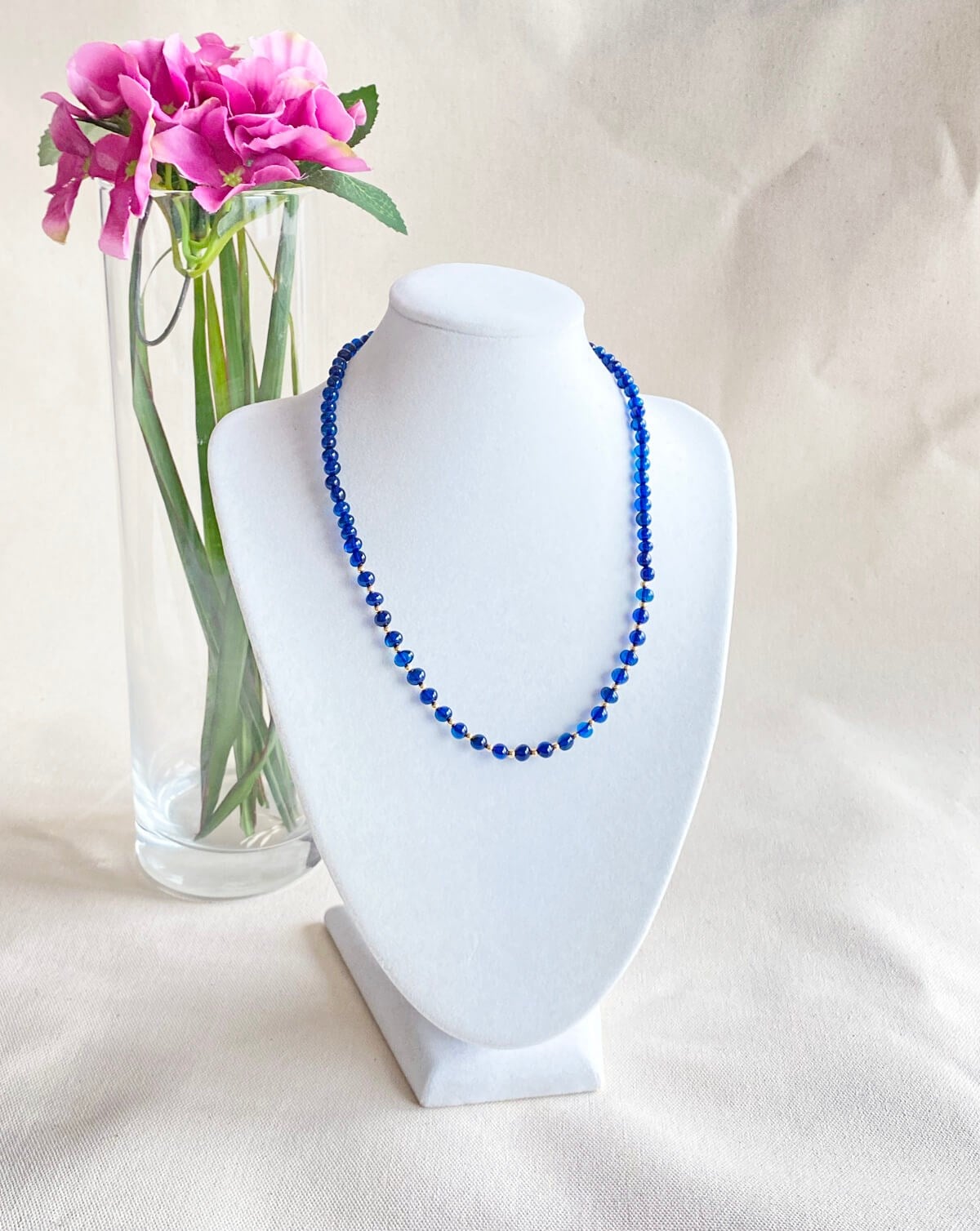 925 Ayar Gümüş Top Detaylı Mavi Kehribar Kolye