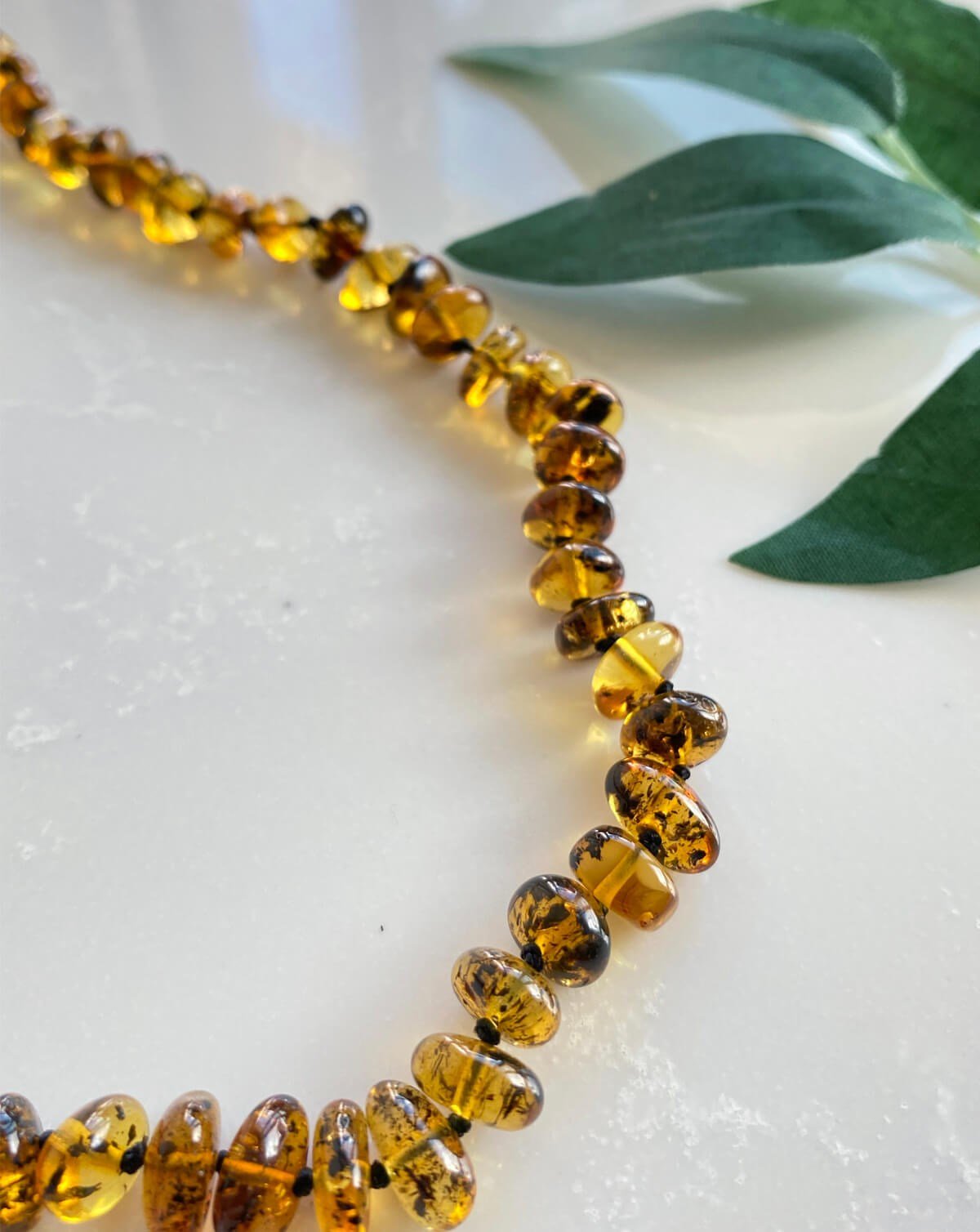 Antik Yeşil Kehribar Kolye