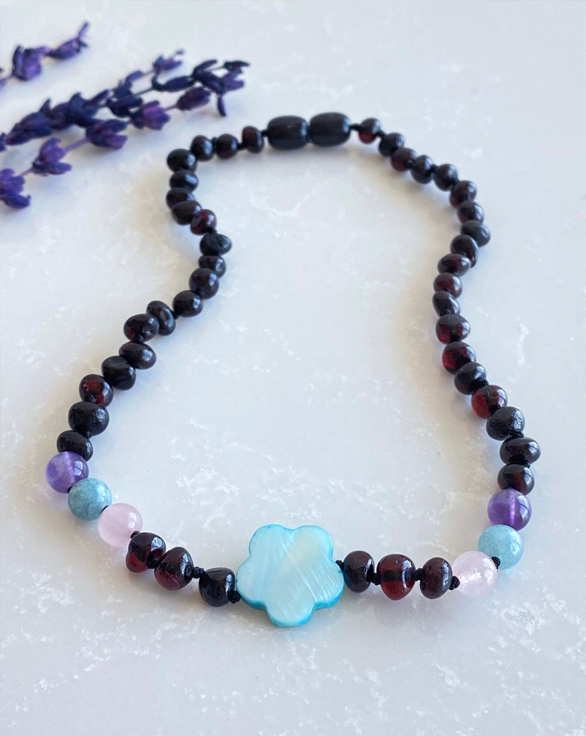 Çiçek Vişne Rengi Kehribar Kolye