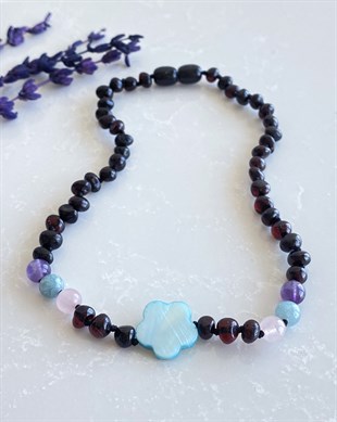 Çiçek Vişne Rengi Kehribar Kolye